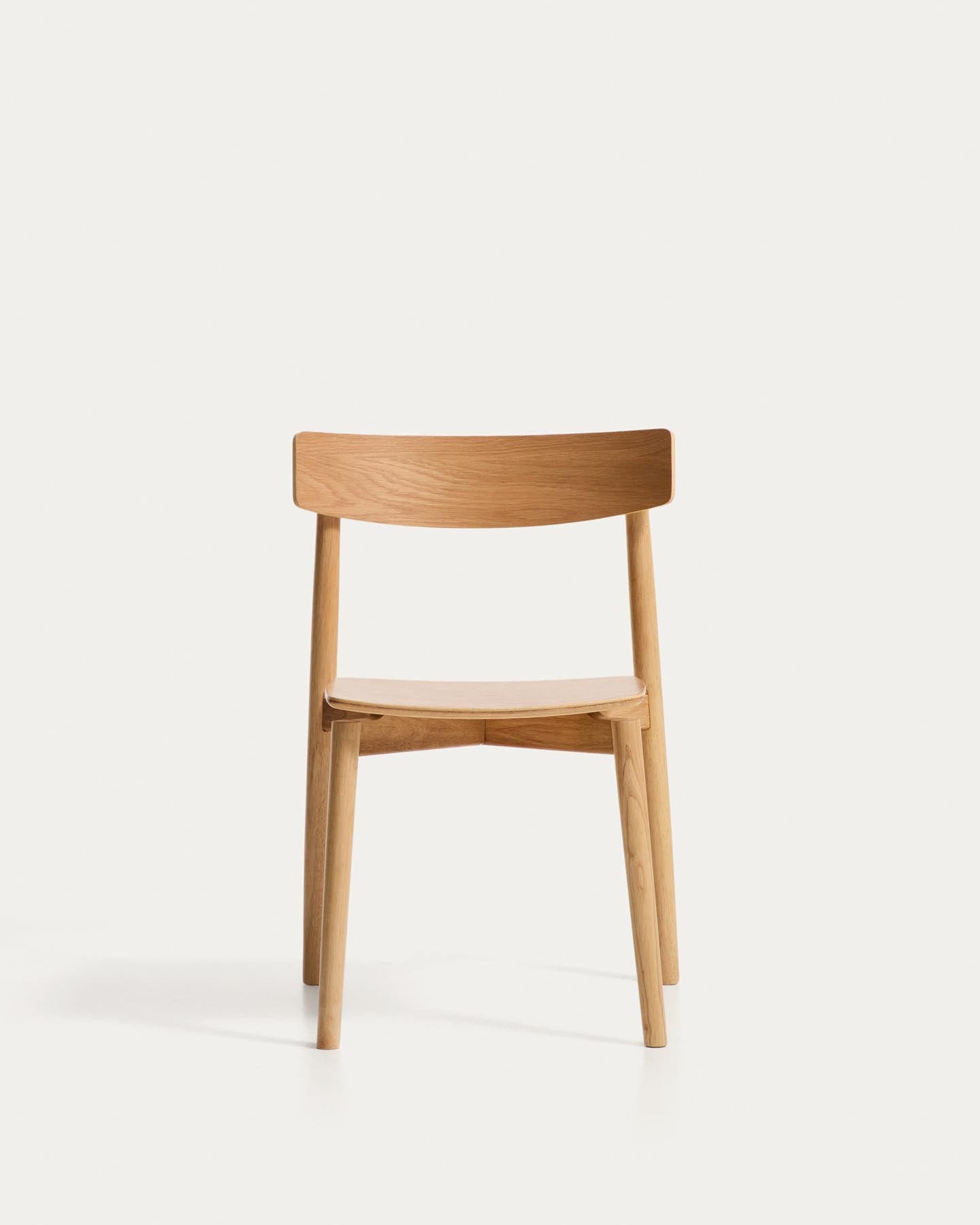 Stuhl Evera aus Eichenfurnier mit naturfarbenem Finish in Beige präsentiert im Onlineshop von KAQTU Design AG. Stuhl ist von Kave Home