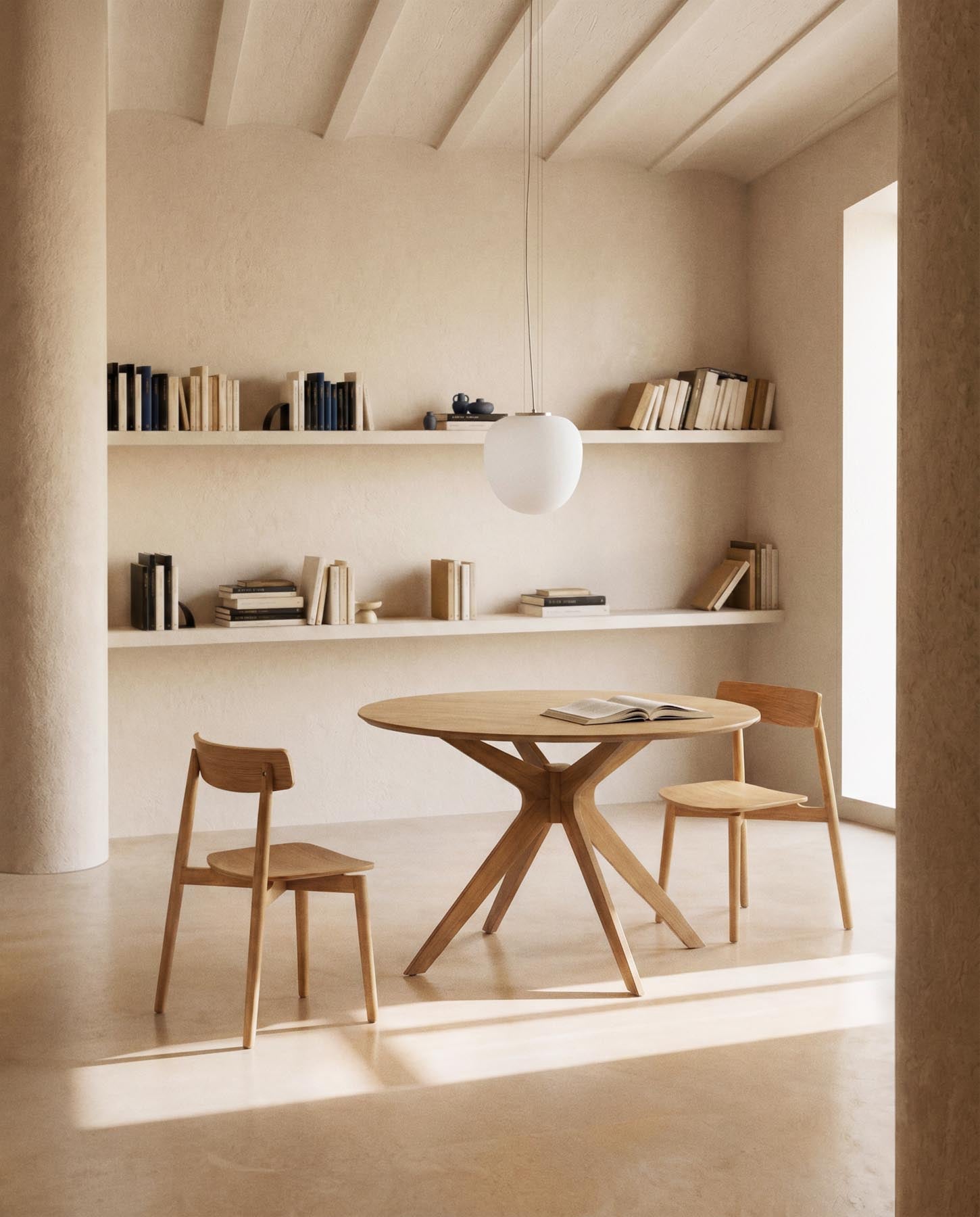 Stuhl Evera aus Eichenfurnier mit naturfarbenem Finish in Beige präsentiert im Onlineshop von KAQTU Design AG. Stuhl ist von Kave Home