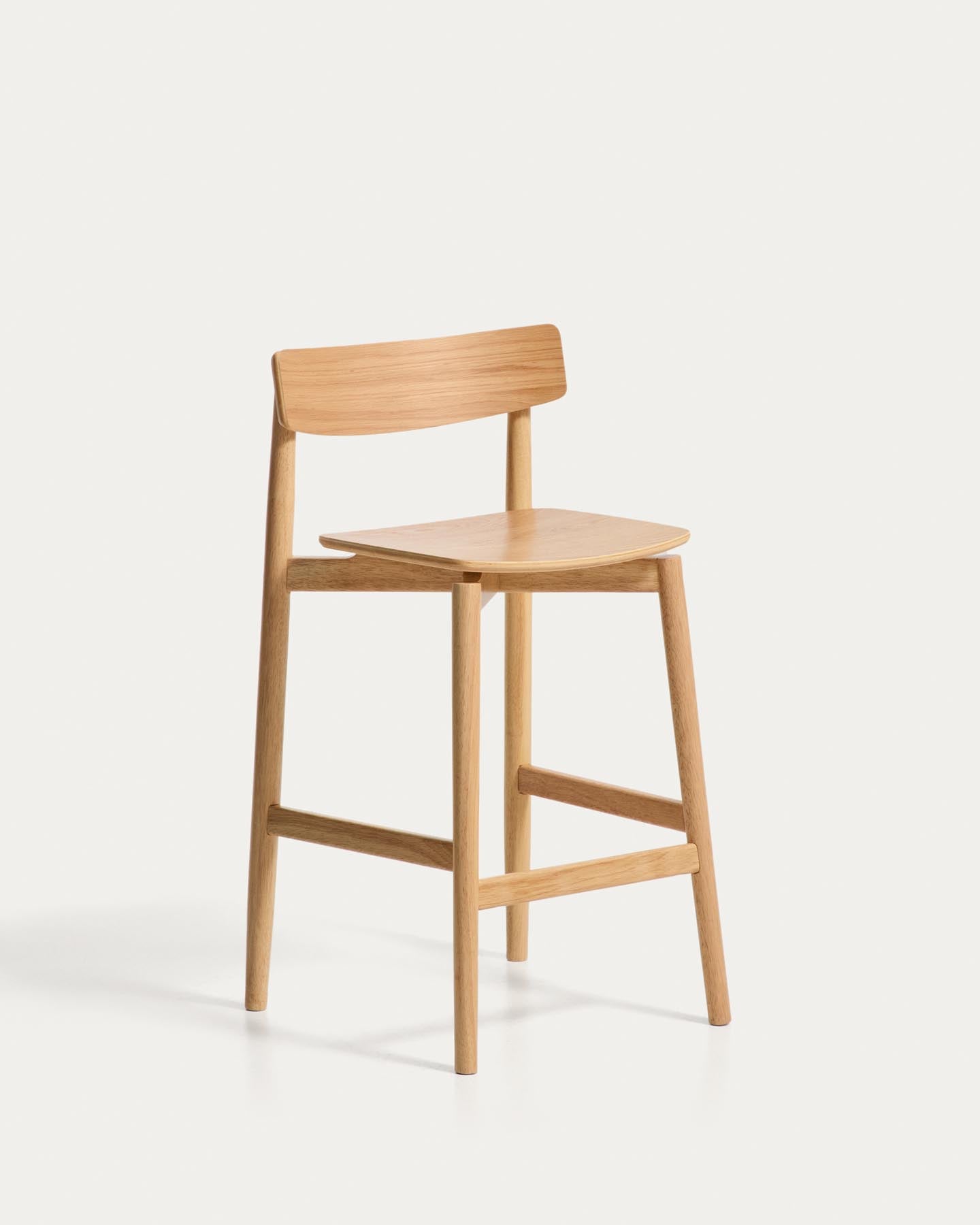 Hocker Evera mit Rückenlehne aus Eichenfurnier mit naturfarbenem Finish, 65 cm in Beige präsentiert im Onlineshop von KAQTU Design AG. Barhocker ist von Kave Home