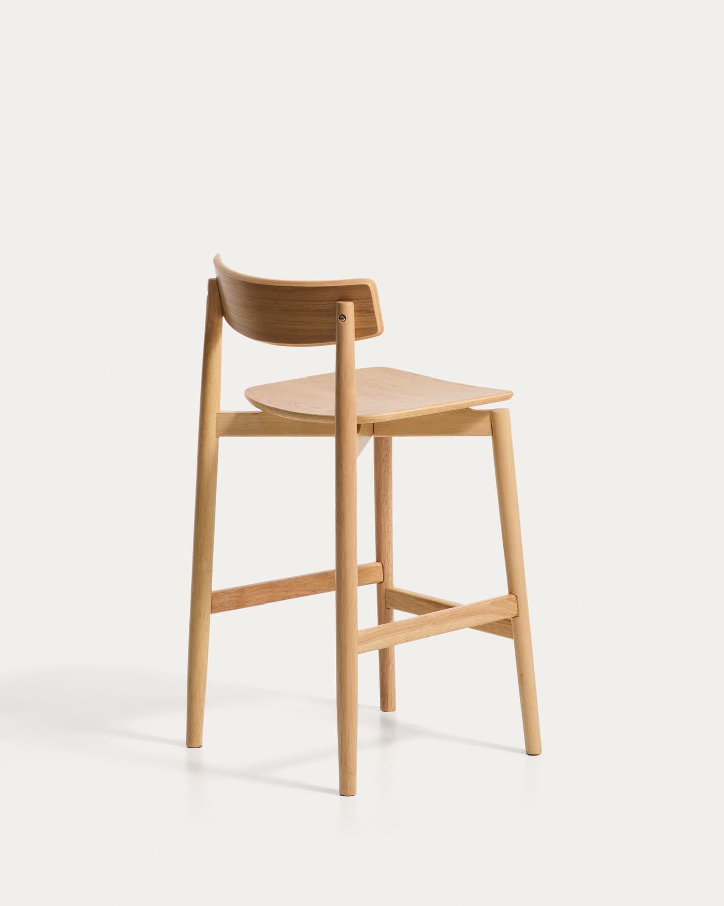 Hocker Evera mit Rückenlehne aus Eichenfurnier mit naturfarbenem Finish, 65 cm in Beige präsentiert im Onlineshop von KAQTU Design AG. Barhocker ist von Kave Home