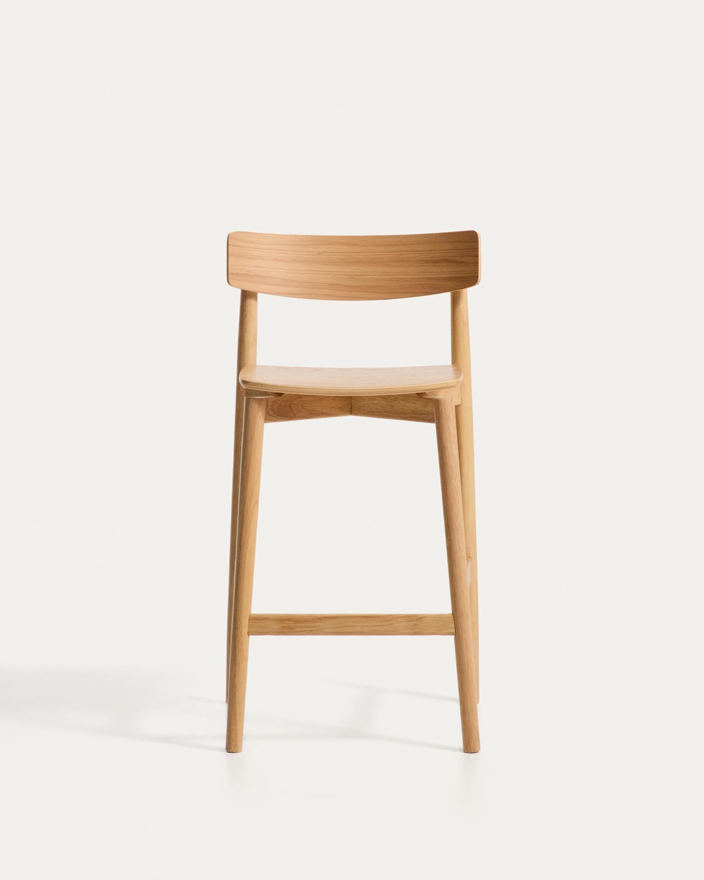 Hocker Evera mit Rückenlehne aus Eichenfurnier mit naturfarbenem Finish, 65 cm in Beige präsentiert im Onlineshop von KAQTU Design AG. Barhocker ist von Kave Home