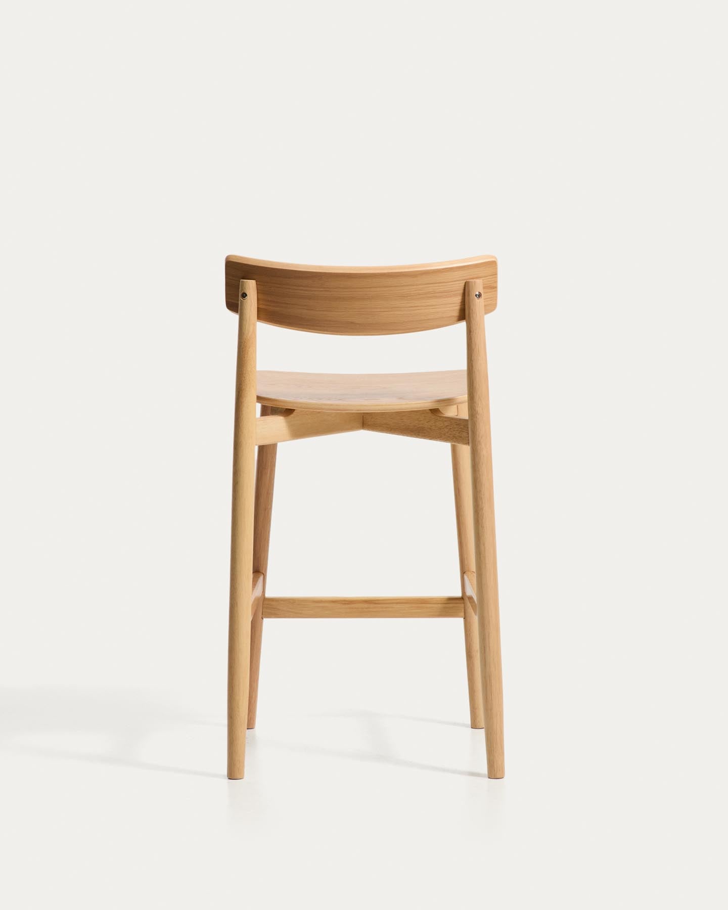 Hocker Evera mit Rückenlehne aus Eichenfurnier mit naturfarbenem Finish, 65 cm in Beige präsentiert im Onlineshop von KAQTU Design AG. Barhocker ist von Kave Home