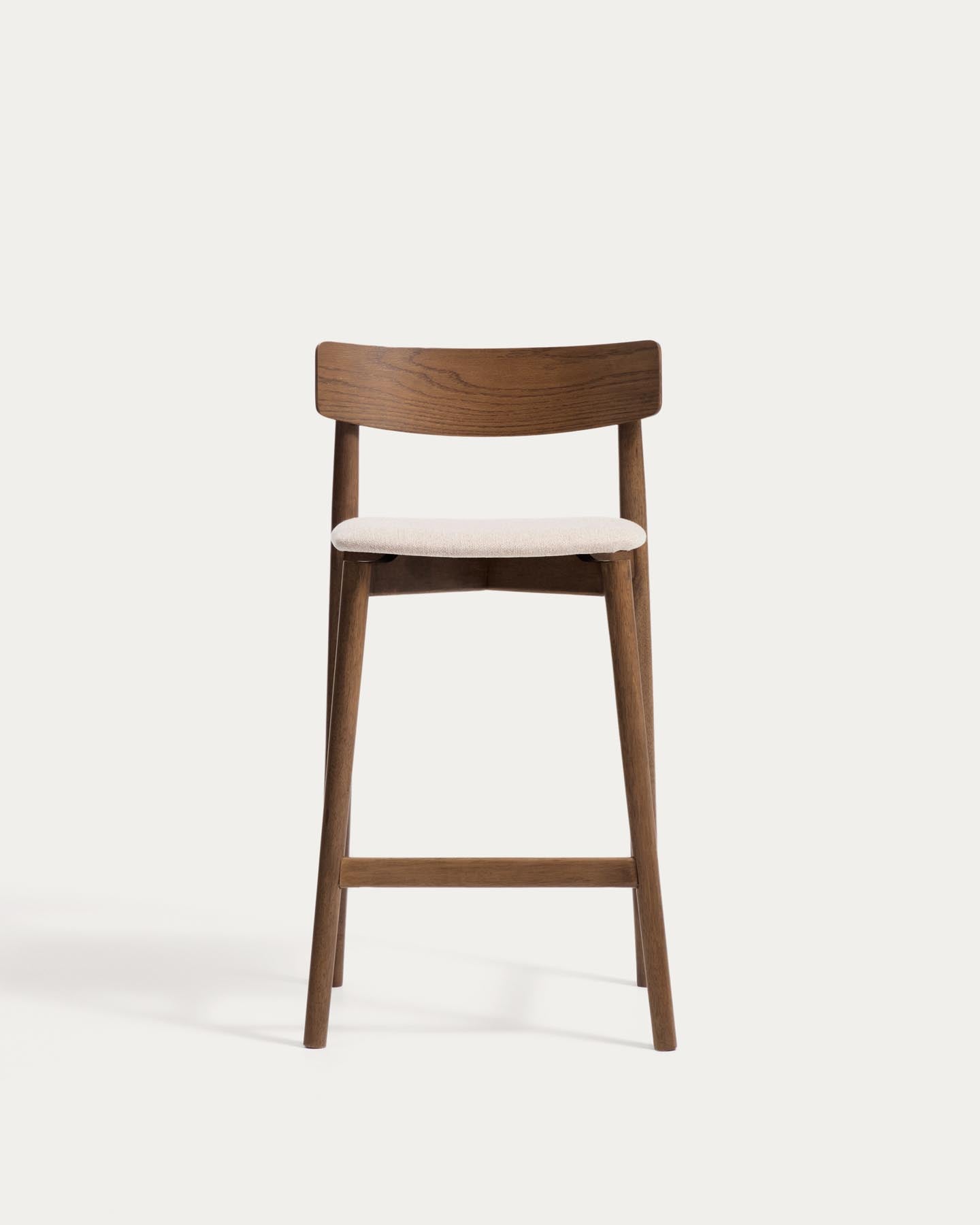 Hocker Evera mit Rückenlehne aus Eichenfurnier mit Nussbaumfinish und brauner Chenille, 65 cm in Braun präsentiert im Onlineshop von KAQTU Design AG. Barhocker ist von Kave Home