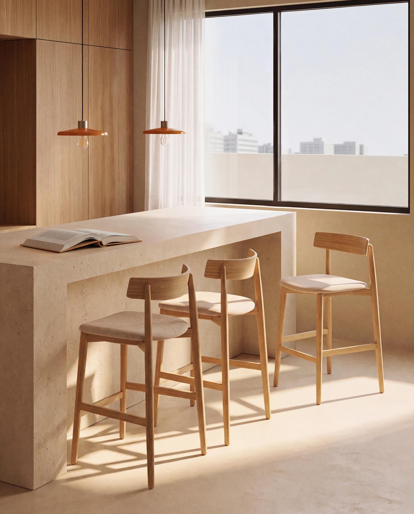 Hocker Evera mit Rückenlehne aus Eichenfurnier mit naturfarbenem Finish und beiger Chenille, 65 cm in Braun präsentiert im Onlineshop von KAQTU Design AG. Barhocker ist von Kave Home