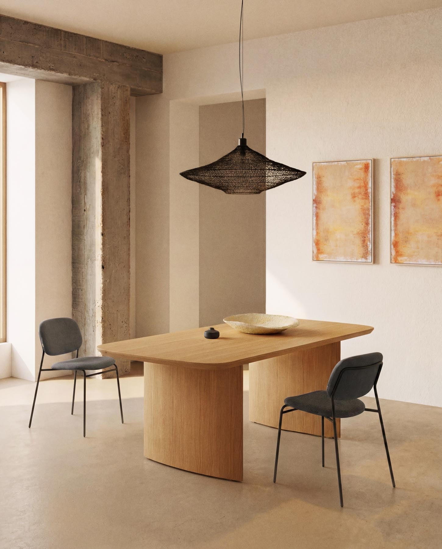 Stapelbarer Stuhl Meli mit grauer Chenille und grauen Metallbeinen FSC Mix Credit in Grau präsentiert im Onlineshop von KAQTU Design AG. Stuhl ist von Kave Home