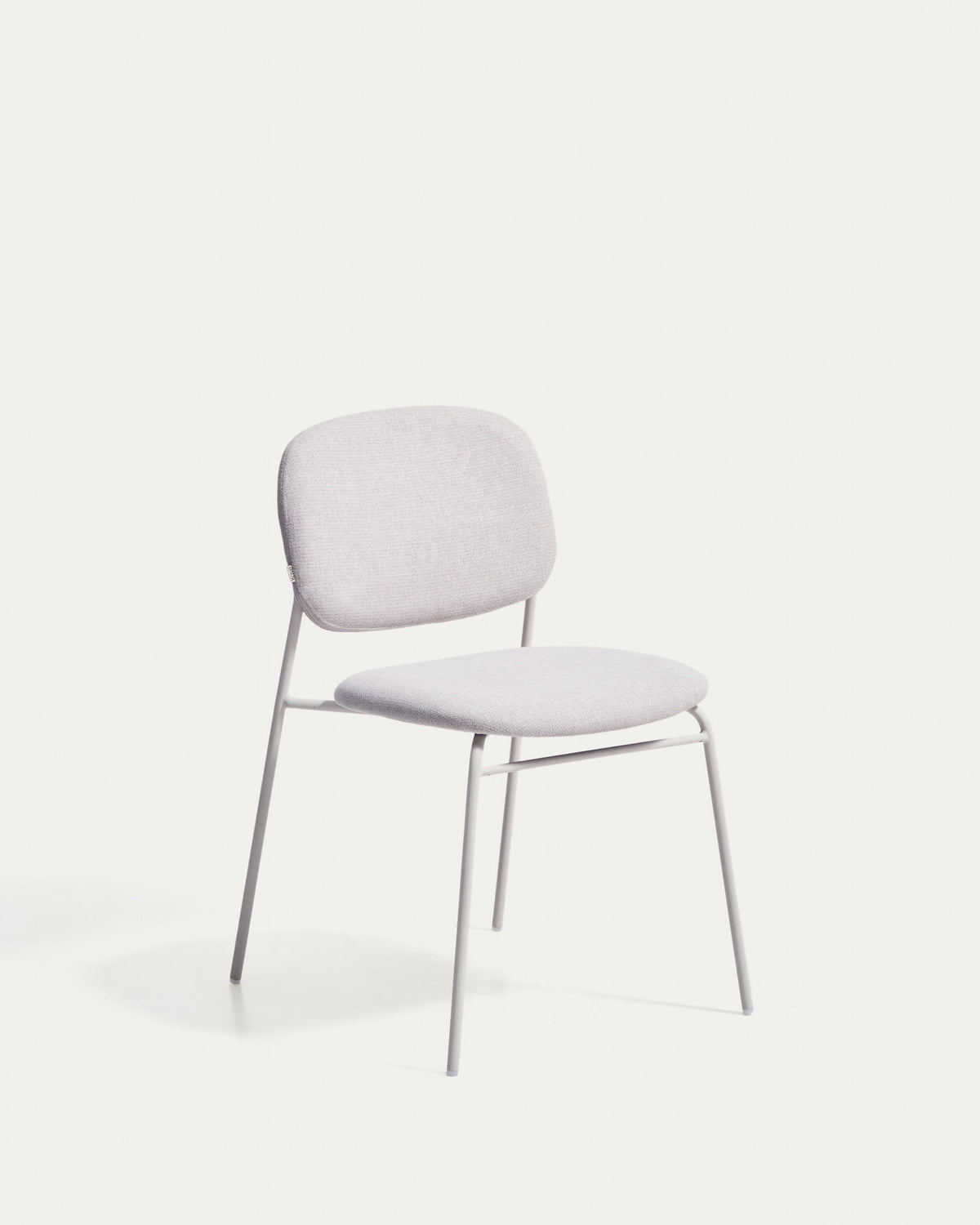 Stapelbarer Stuhl Meli mit beiger Chenille und beigen Metallbeinen FSC Mix Credit in Beige präsentiert im Onlineshop von KAQTU Design AG. Stuhl ist von Kave Home