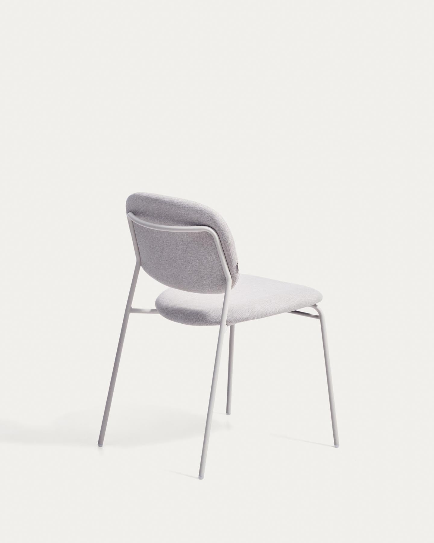 Stapelbarer Stuhl Meli mit beiger Chenille und beigen Metallbeinen FSC Mix Credit in Beige präsentiert im Onlineshop von KAQTU Design AG. Stuhl ist von Kave Home