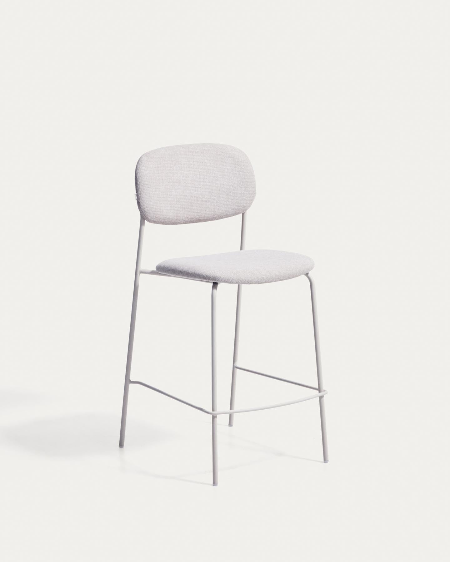 Stapelbarer Hocker Meli mit beiger Chenille und Beinen aus beigem Metall, FSC Mix Credit, 65 cm in Beige präsentiert im Onlineshop von KAQTU Design AG. Barhocker ist von Kave Home