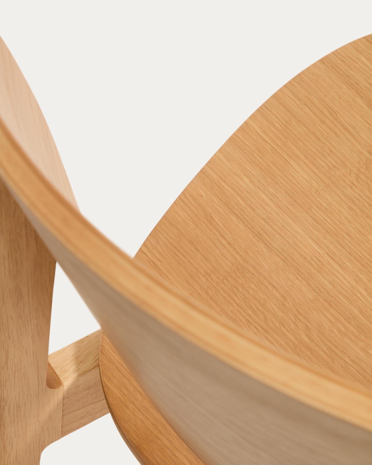 Stuhl Ludara aus Eichenfurnier in Natur präsentiert im Onlineshop von KAQTU Design AG. Stuhl ist von Kave Home