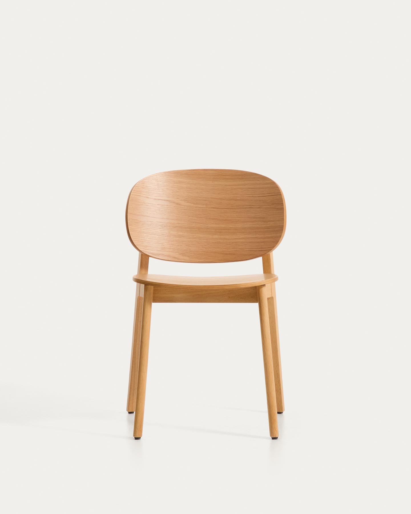 Stuhl Ludara aus Eichenfurnier in Natur präsentiert im Onlineshop von KAQTU Design AG. Stuhl ist von Kave Home