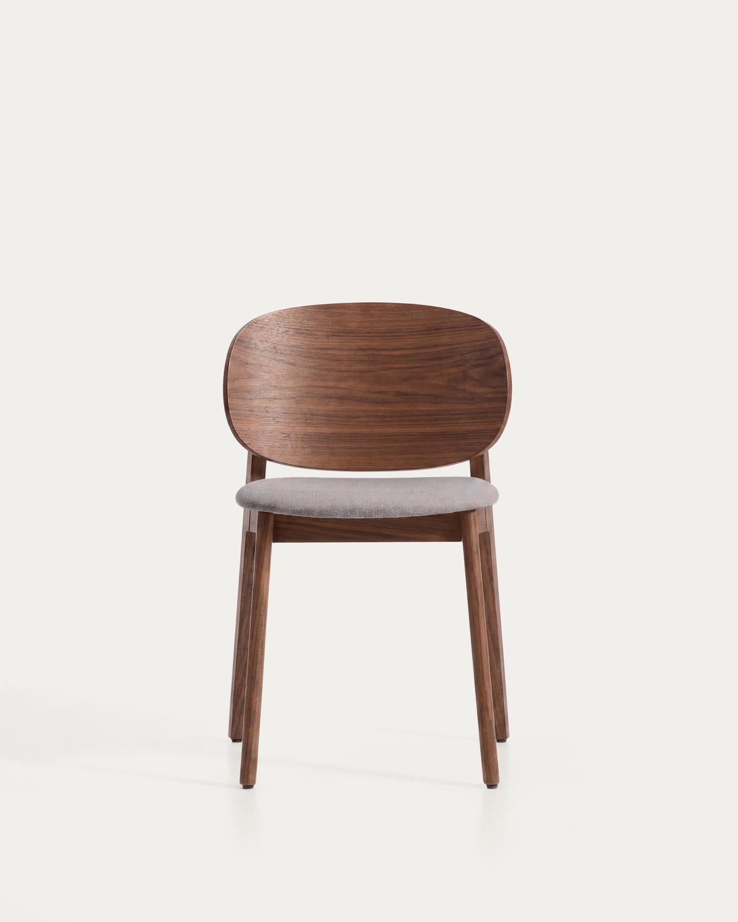 Stuhl Ludara aus Eichenfurnier mit Nussbaumfinish und brauner Chenille in Braun präsentiert im Onlineshop von KAQTU Design AG. Stuhl ist von Kave Home