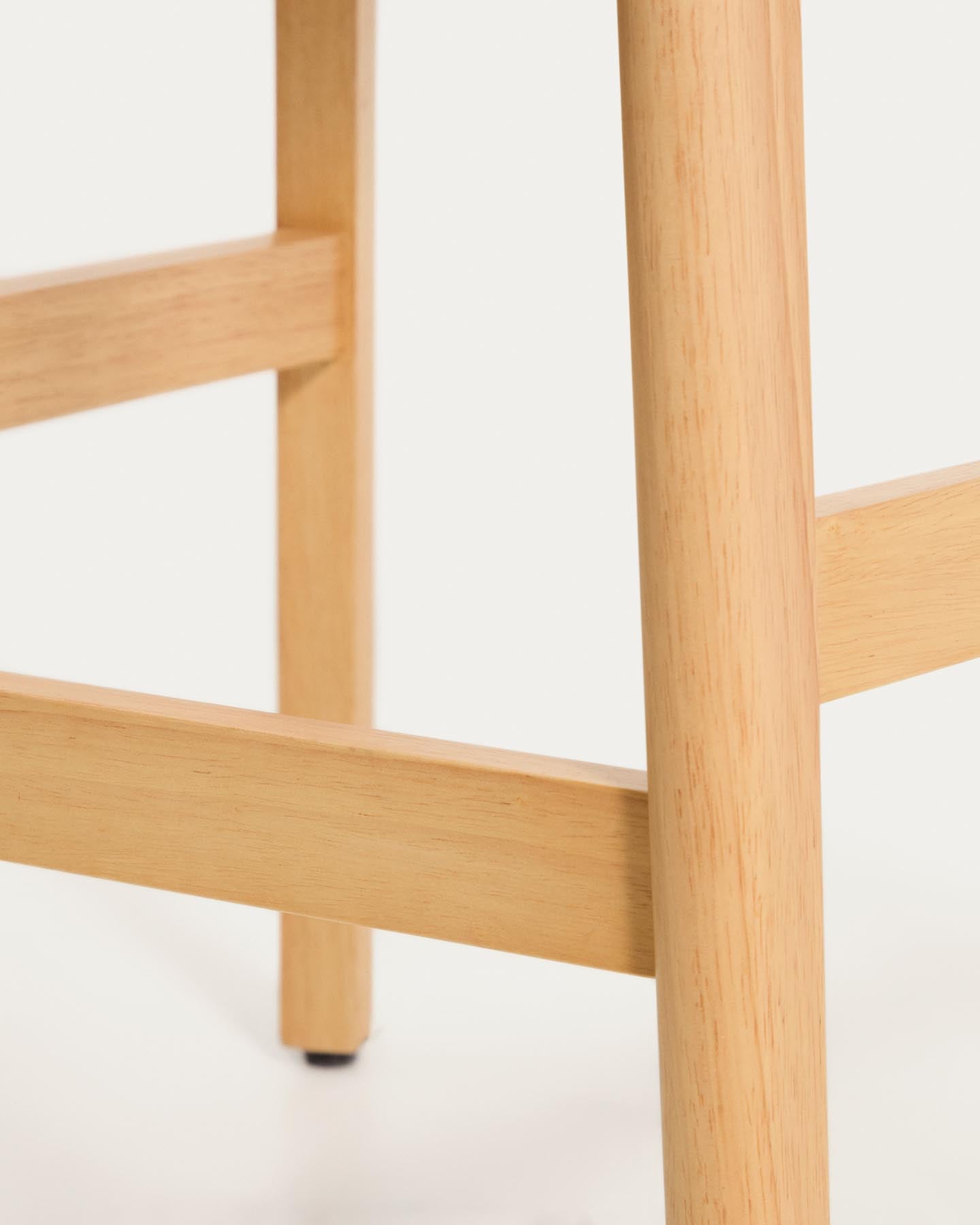 Hocker Ludara aus Eichenfurnier, 65 cm in Natur präsentiert im Onlineshop von KAQTU Design AG. Barhocker ist von Kave Home