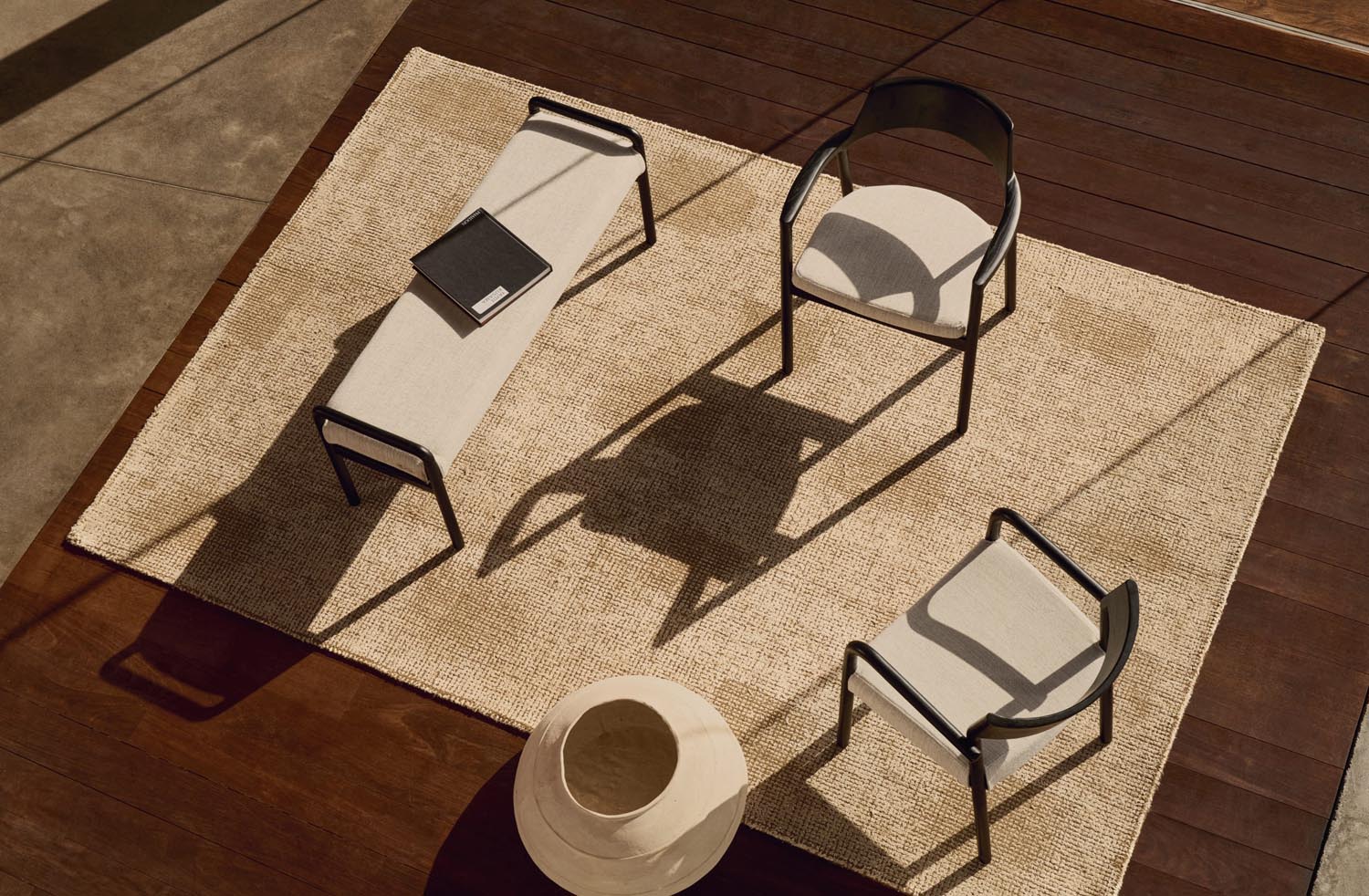 Stilvoller Falconera Stuhl aus schwarzem Eichenholz, abziehbarer Bezug, FSC-zertifiziert, nachhaltig und hochwertig gefertigt.