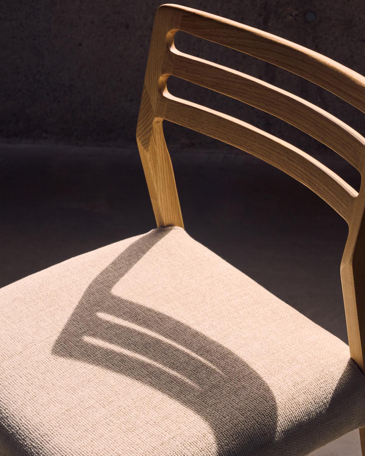 Cudia Stuhl: Abnehmbarer Chenille-Bezug, Eiche, nachhaltig, FSC.