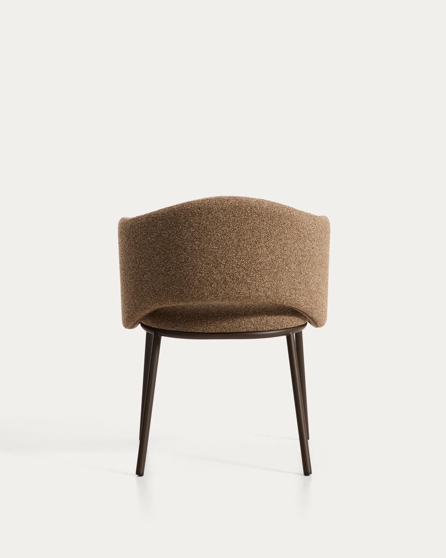 Maina Stuhl aus dicker brauner Chenille und Stahlbeinen mit brauner Beschichtung FSC Mix Credit in Braun präsentiert im Onlineshop von KAQTU Design AG. Stuhl ist von Kave Home