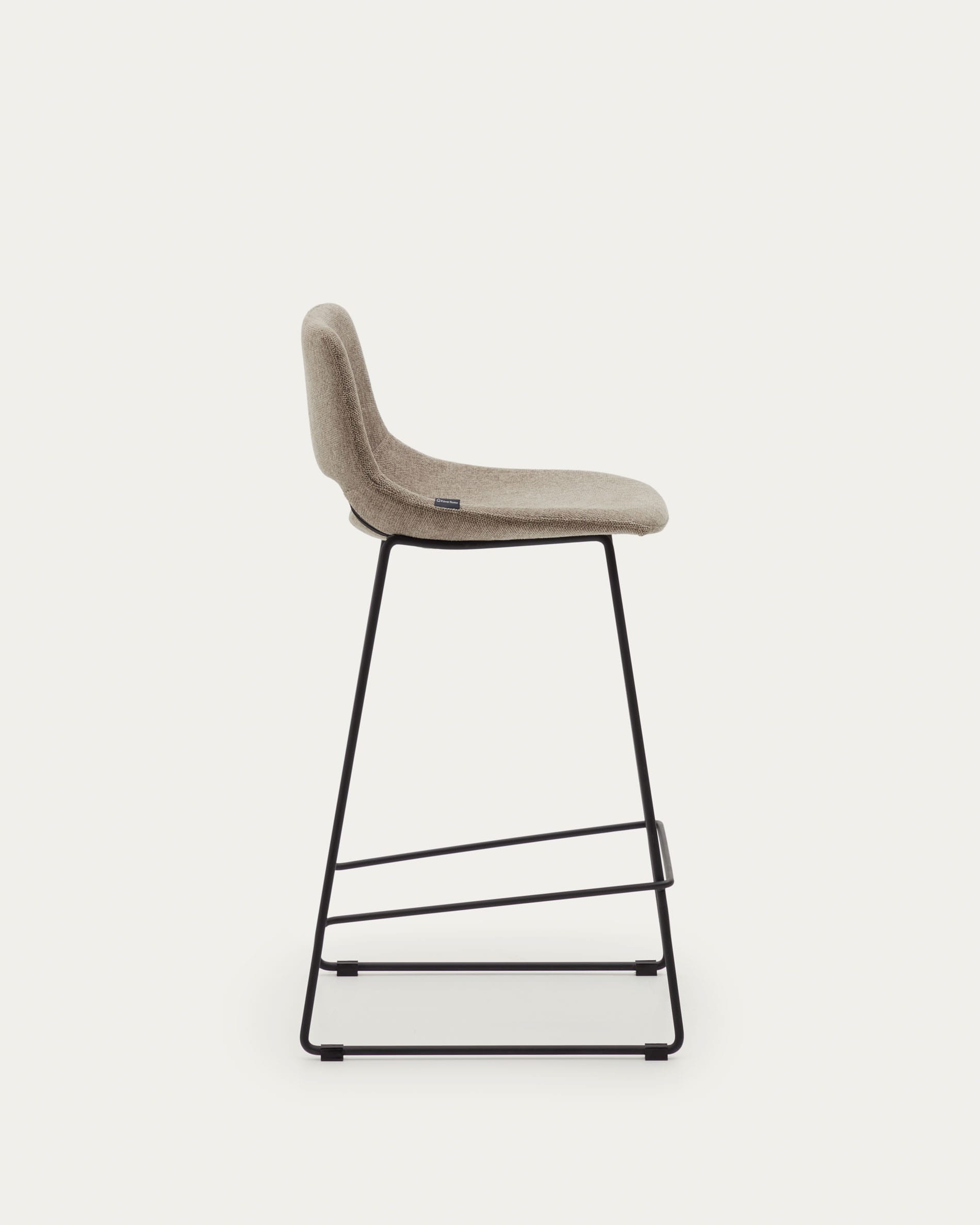 Zahara Hocker: Stilvoller brauner Stahlhocker, 65 cm, von Kave Home.