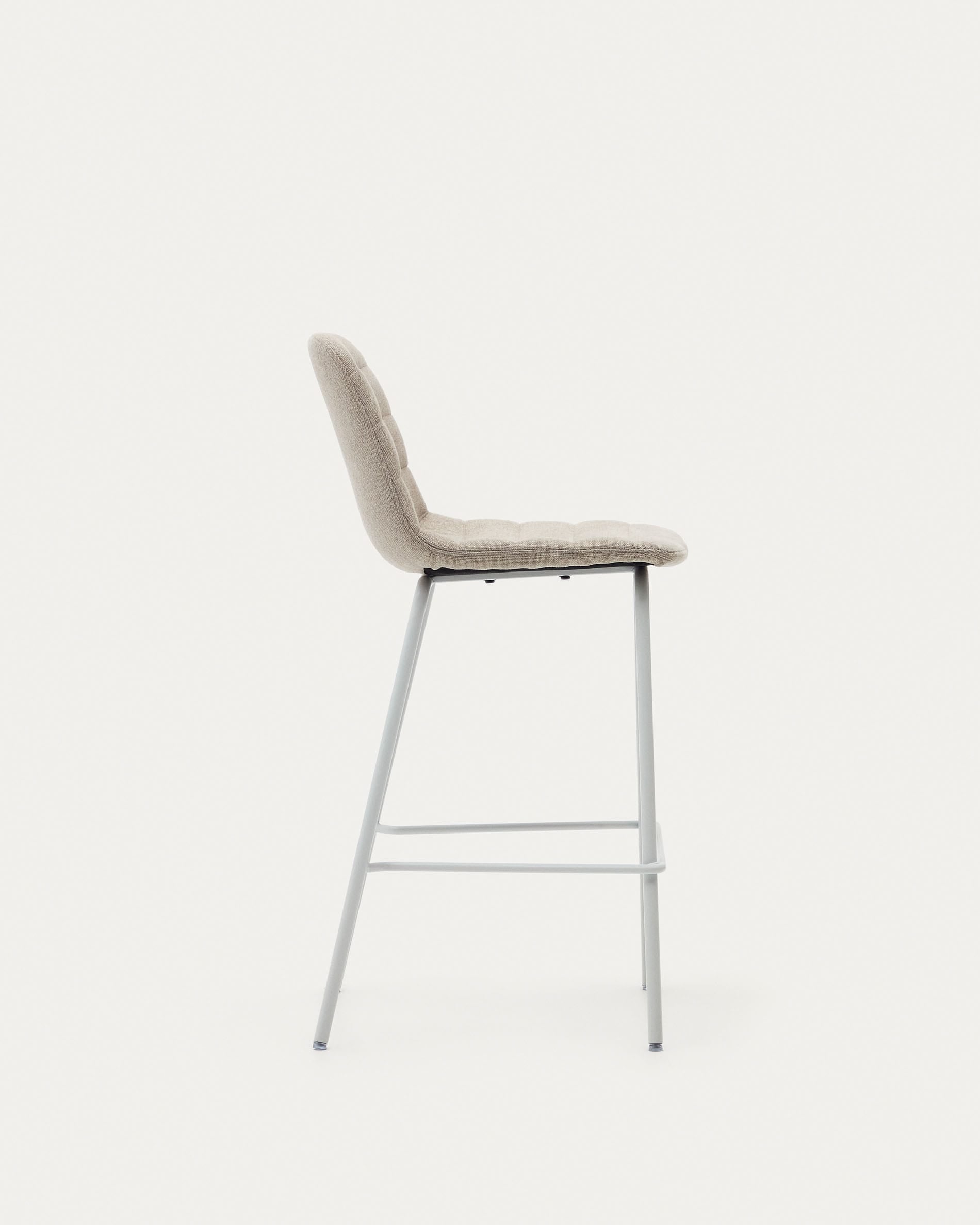 Eleganter Zunilda Hocker: Beiger Chenille, mattweisser Stahl, 65 cm.