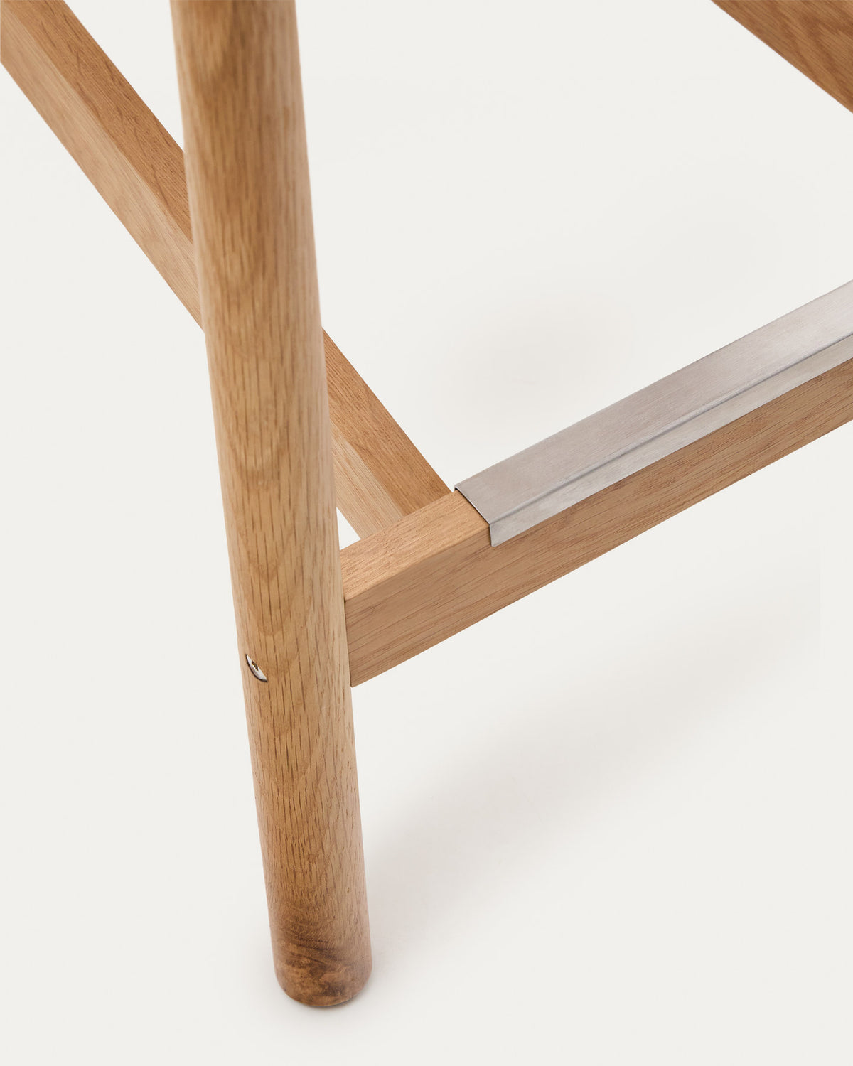 Yalia Barhocker mit Rückenlehne aus massivem Eichenholz mit naturfarbenem Finish und Sitzfläche aus Seil, 65 cm, FSC Mix Credit in Braun präsentiert im Onlineshop von KAQTU Design AG. Barstuhl ist von Kave Home