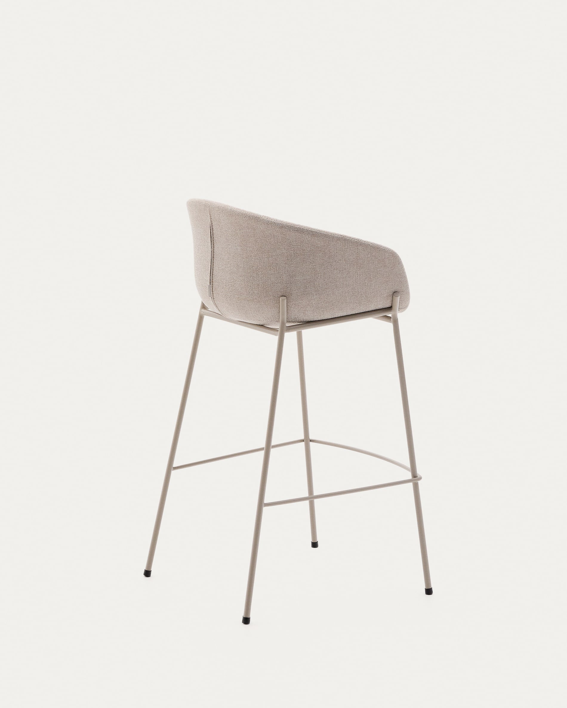 Eleganter Hocker Yvette aus beiger Chenille mit stabilen Stahlbeinen in passendem Finish, 75 cm hoch, von Kave Home.