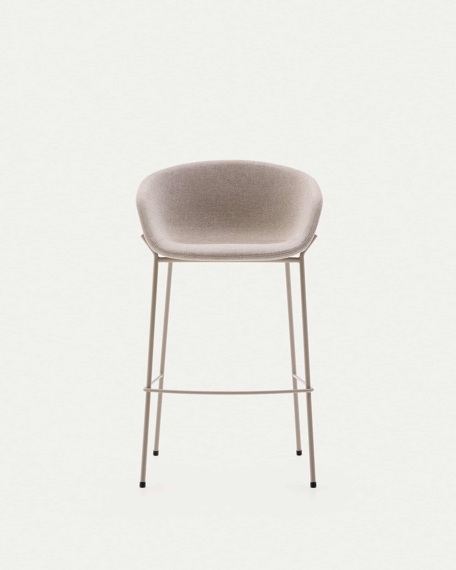 Moderner Hocker Yvette aus beiger Chenille mit robusten Stahlbeinen in passendem Finish, 75 cm hoch, von Kave Home.