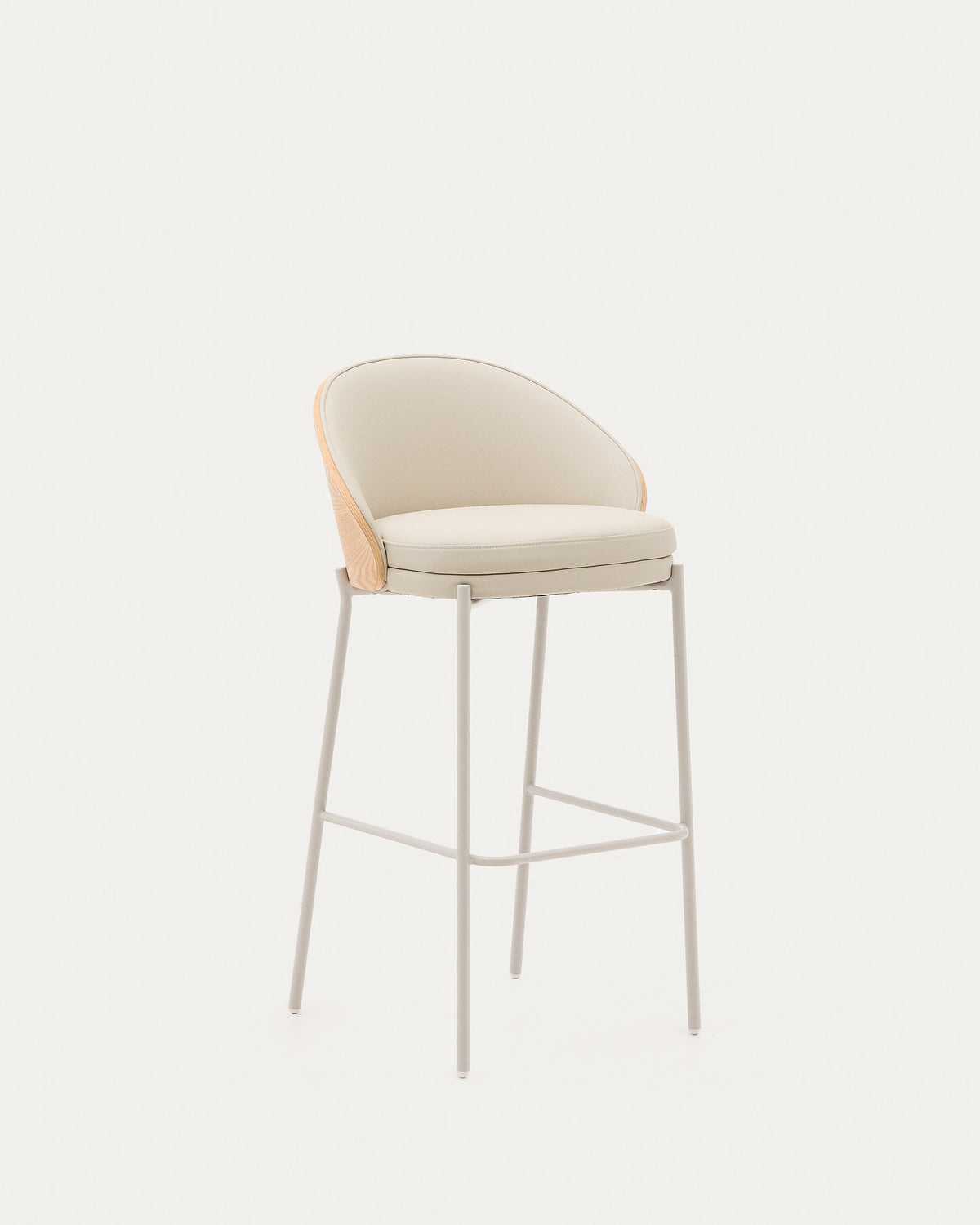 Eamy Hocker aus beigem Polyurethan, Eschenfurnier Natur-Finish und beigem Metall 77 cm in Beige, Weiss präsentiert im Onlineshop von KAQTU Design AG. Barstuhl ist von Kave Home