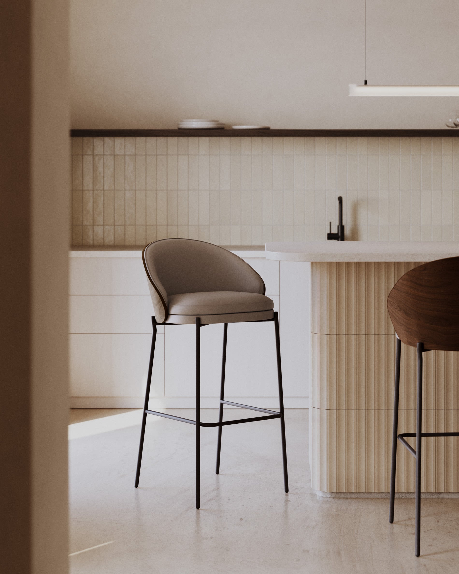 Eleganter Eamy Hocker mit braunem Kunstleder, Nussbaum-Eschenfurnier und braunem Metall, 77 cm hoch, ideal für stilvolle Räume.