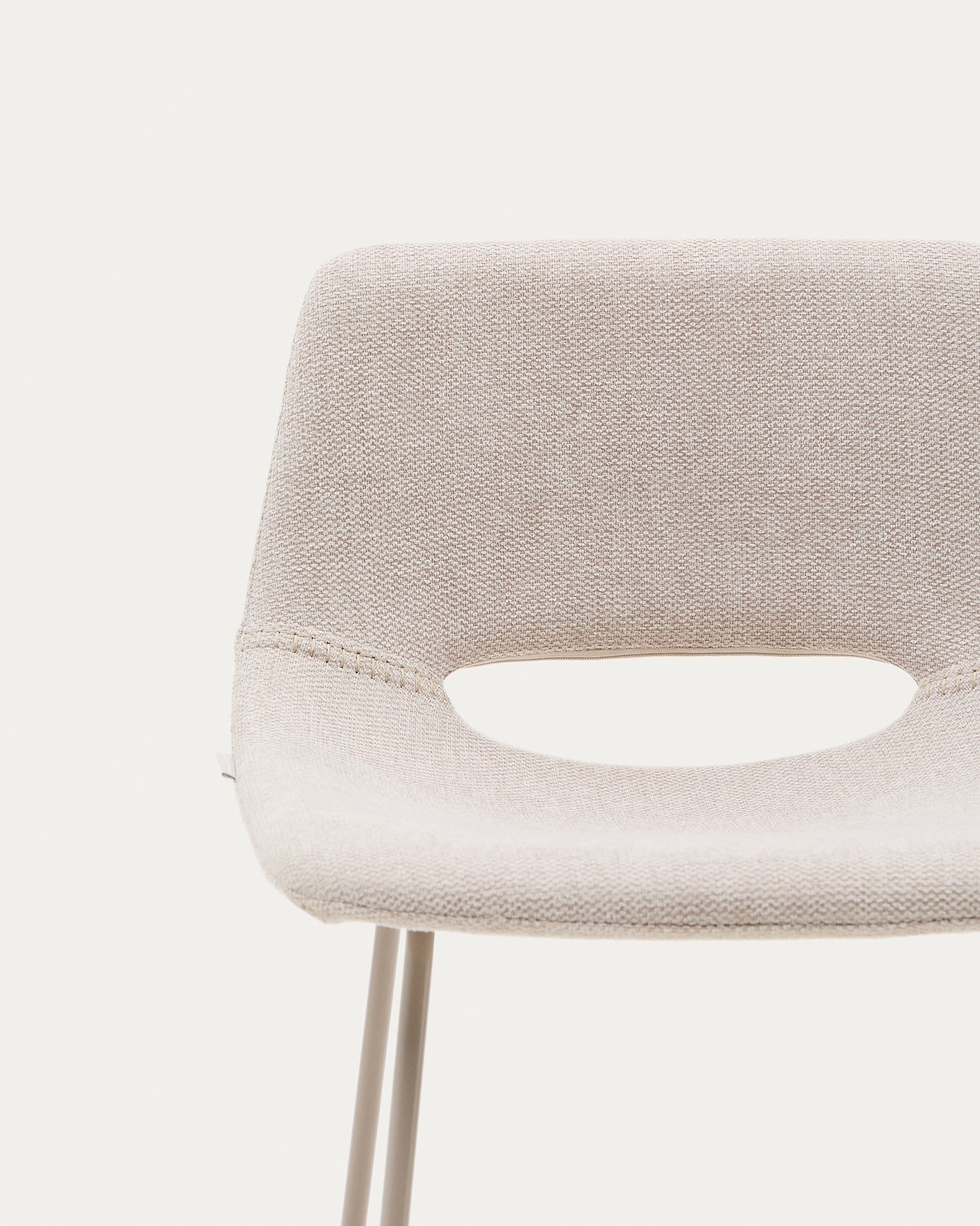 Stilvoller Zahara Hocker in Beige, 76 cm hoch, mit strapazierfähigem Stoff und stabilem Stahlgestell – perfekt für jeden Raum.