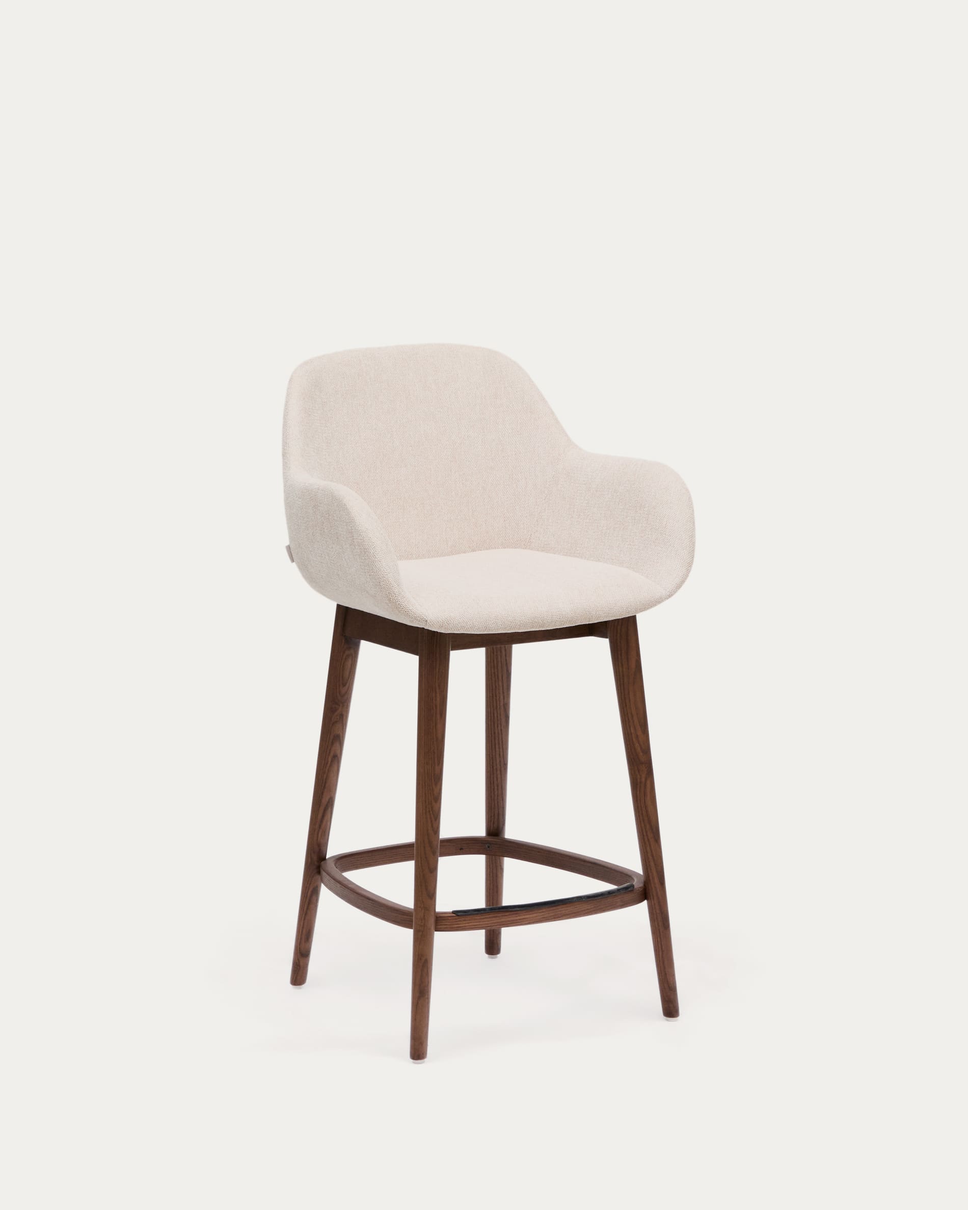 Beigefarbener Hocker Konna, 65 cm, mit dunklen Eschenholzbeinen. Perfekt für Kücheninseln. 3D-Modell für AR geeignet.