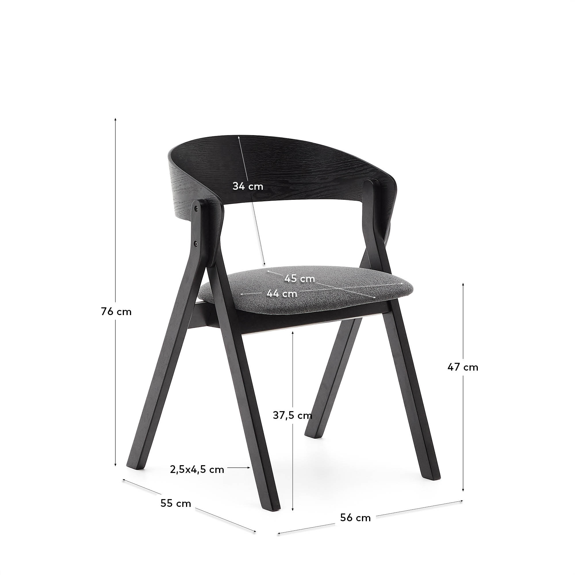 Erleben Sie den Stuhl Godia von Kave Home: Hochwertiges Eschefurnier, robustes Kautschukholz und stilvolles Design für Ihr Zuhause.