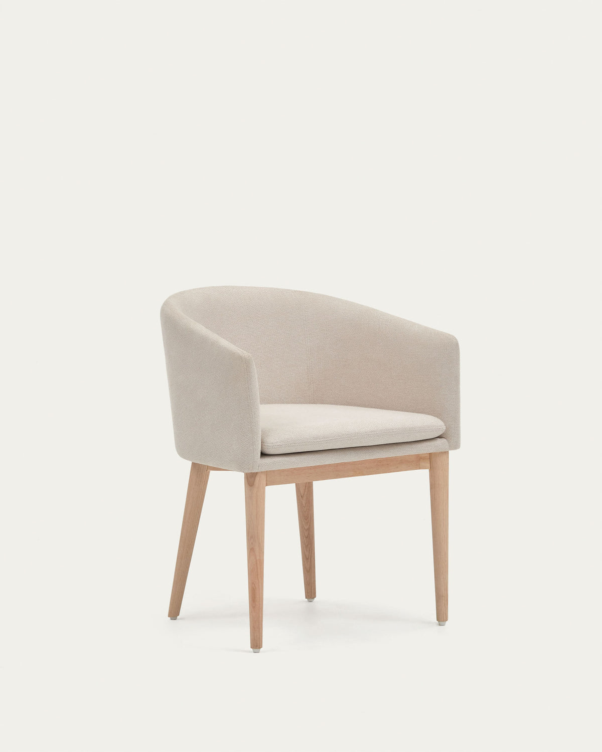 Harlan Stuhl aus beiger Chenille mit Beinen aus massiver Esche in Beige, Natur präsentiert im Onlineshop von KAQTU Design AG. Stuhl mit Armlehne ist von Kave Home