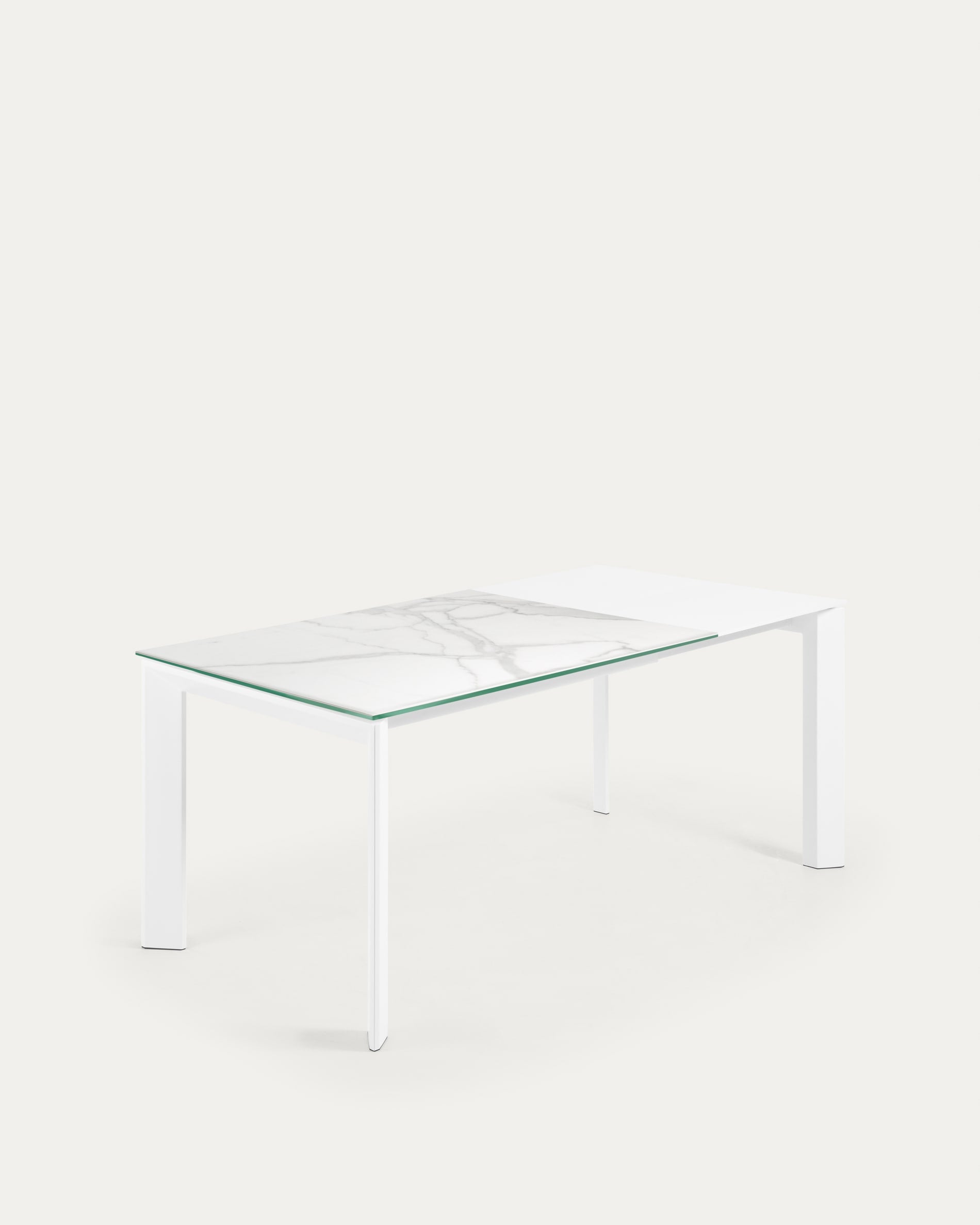 Moderner Esstisch mit ausziehbarer Keramikplatte, weissen Stahlbeinen, ideal für stilvolle, gesellige Abende.