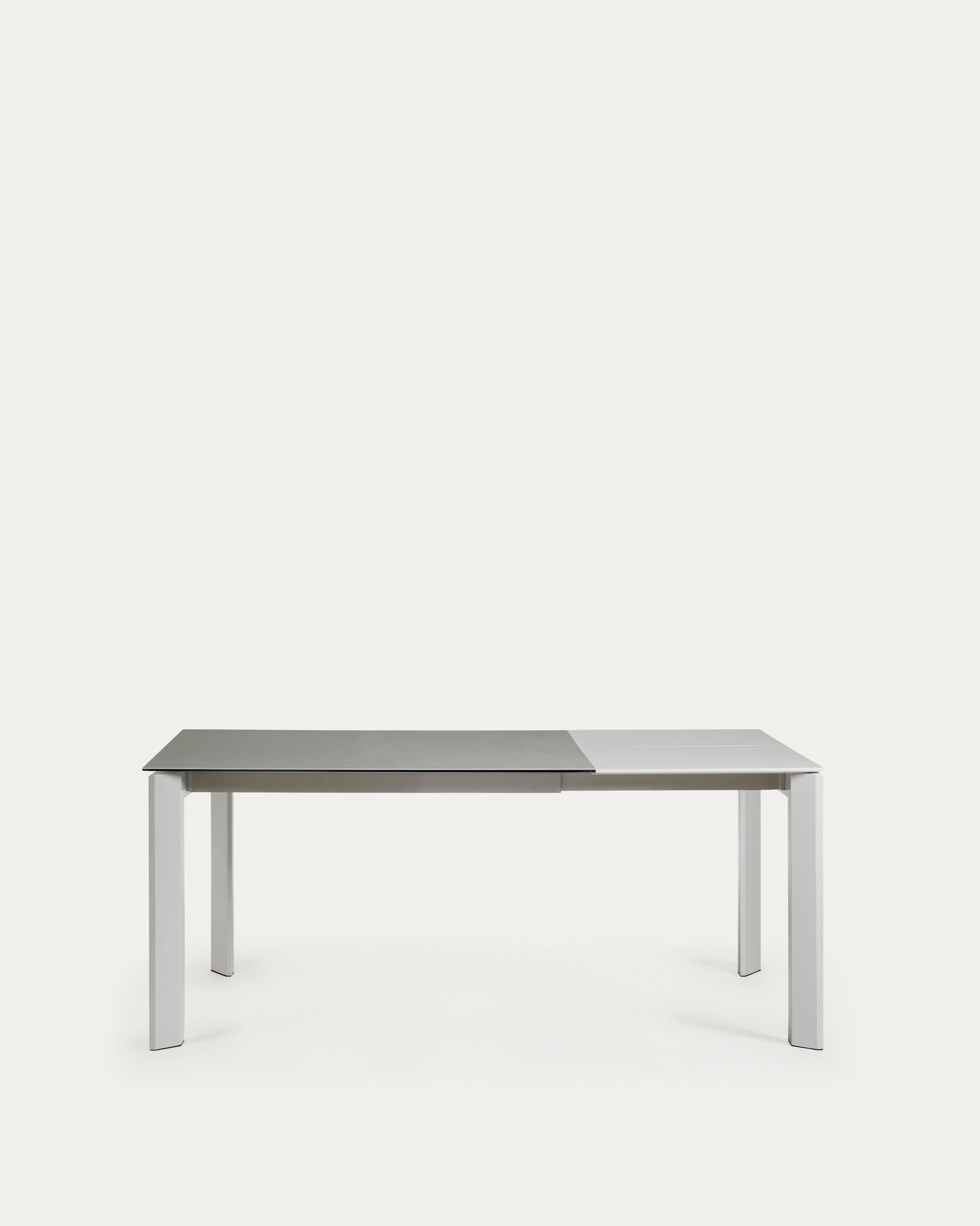 Eleganter Axis Ausziehtisch mit Hydra Plomo Feinsteinzeugplatte und grauen Stahlbeinen, ausziehbar von 120 auf 180 cm.