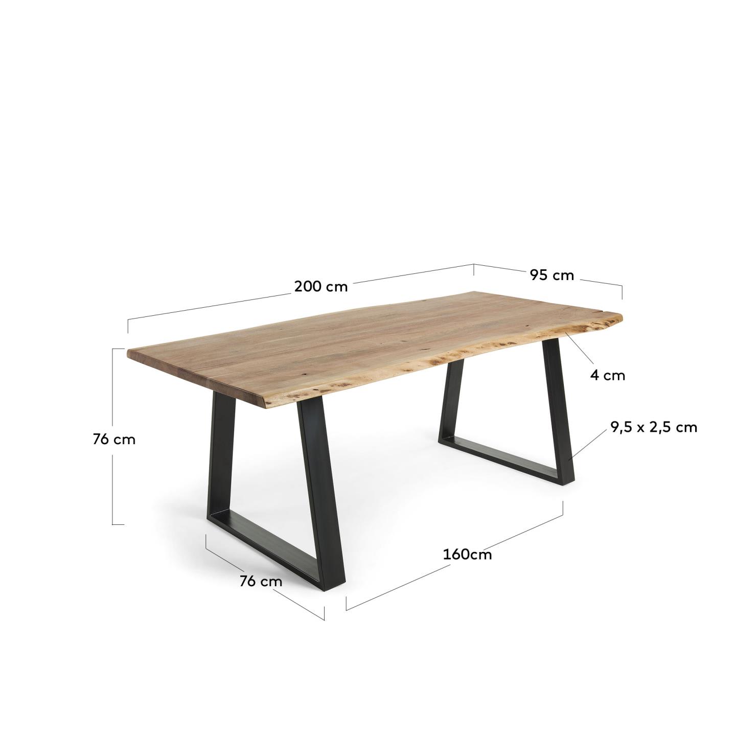 Stilvoller Alaia Tisch 200 x 95 cm aus robustem Akazienholz und stabilen Stahlbeinen, ideal für gesellige Esszimmer und zeitgemäße Wohnkonzepte.