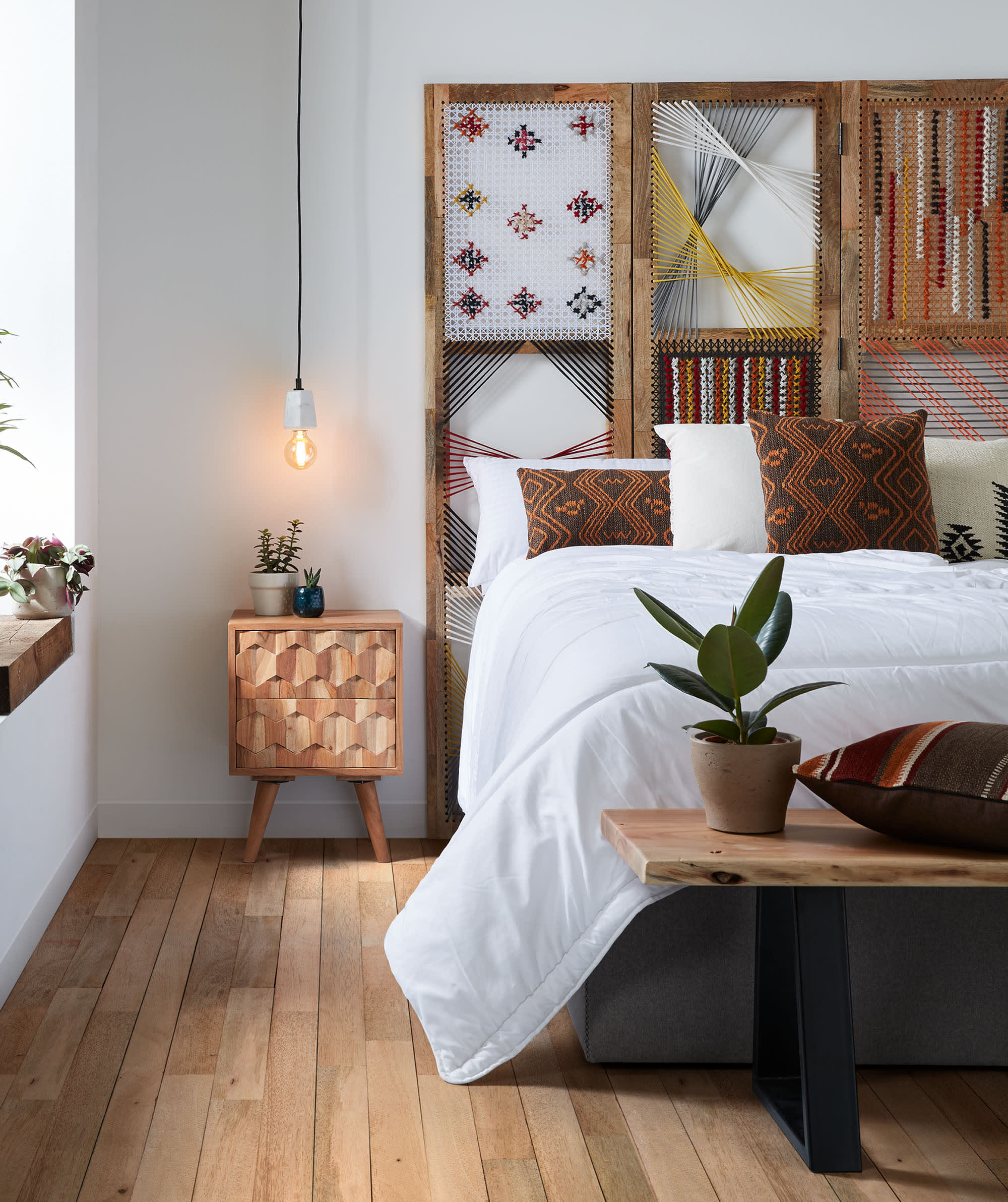 Elegante Alaia Bank aus massivem Akazienholz und schwarzem Stahl, 180 cm – ideal für stilvolle und nachhaltige Wohnräume.