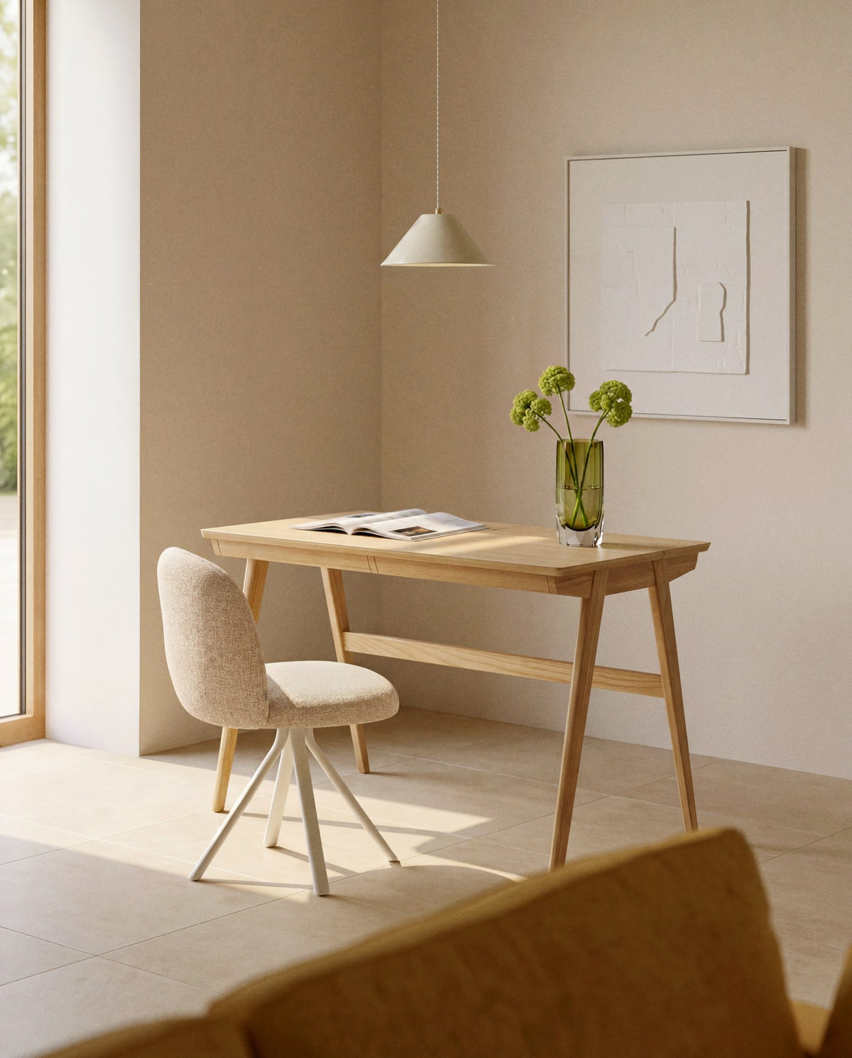 Julia Tisch aus Furnier und massivem Eschenholz 120 x 65 cm in Natur präsentiert im Onlineshop von KAQTU Design AG. Schreibtisch ist von Kave Home