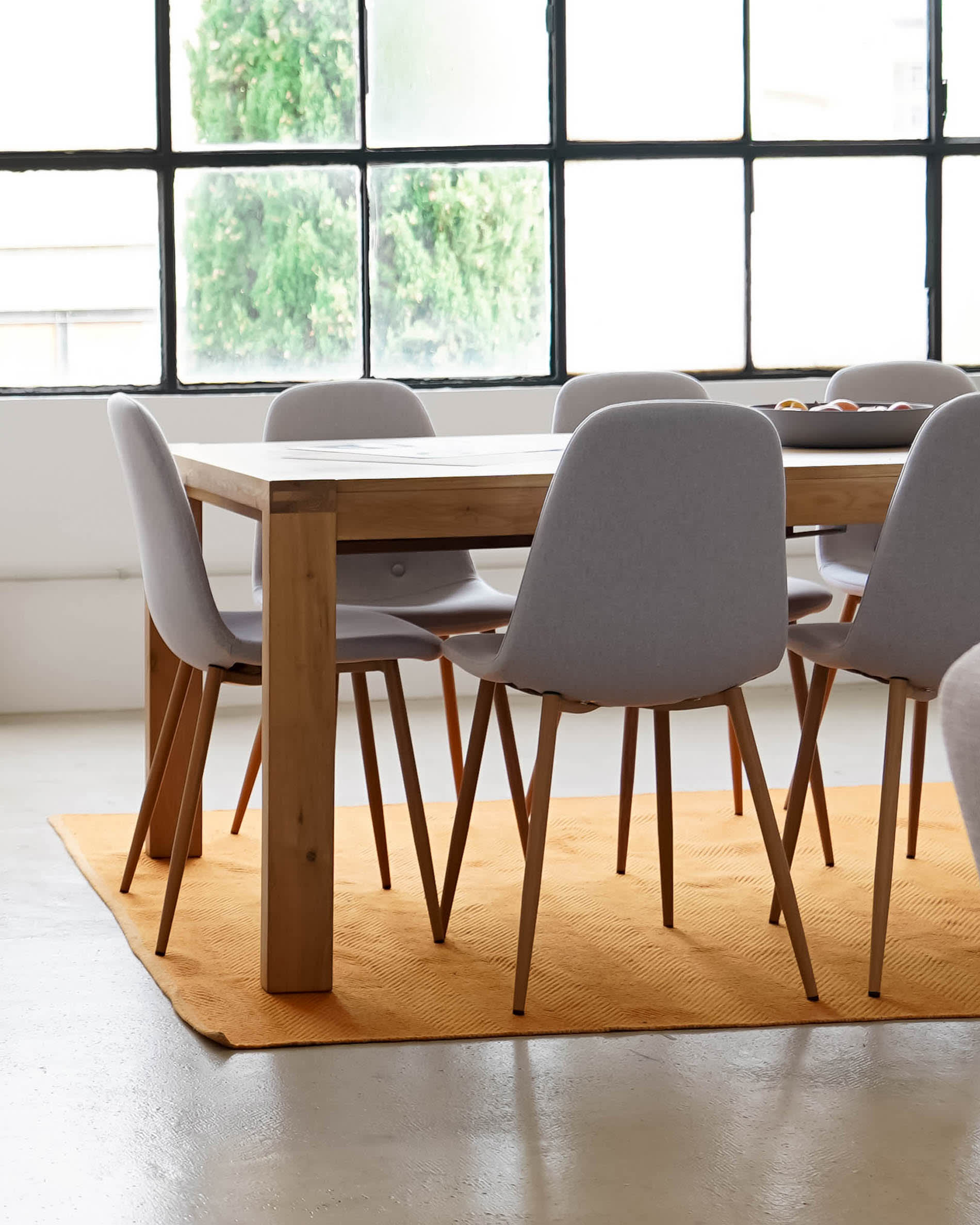 Eleganter Briva Ausziehtisch aus Eichenfurnier, natürliches Finish, 180-230x90 cm, ideal für stilvolle Esszimmer.