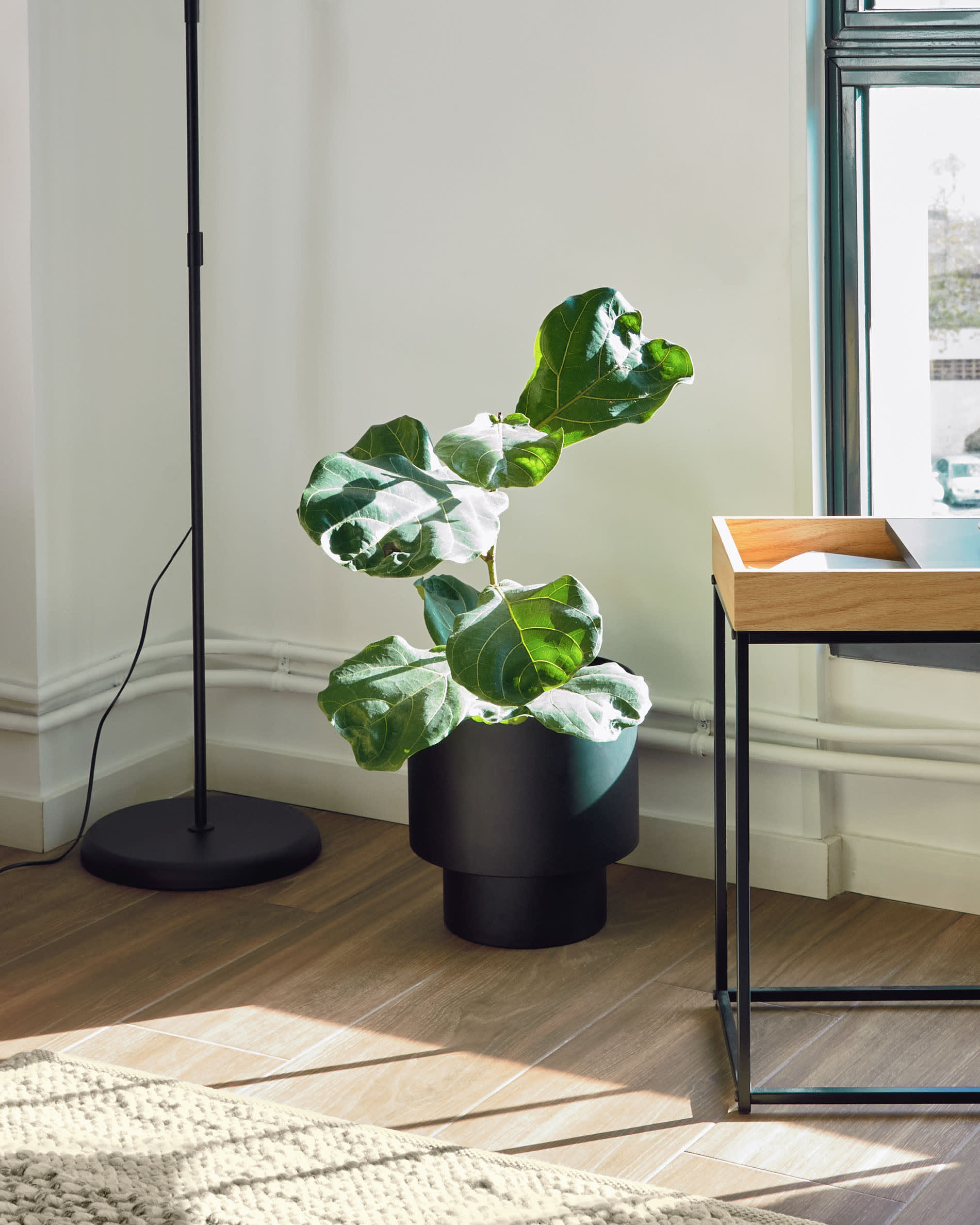 Eleganter Beistelltisch von Kave Home, 50 x 30 cm, perfekt für moderne Räume, kompakt, praktisch und stilvoll designt.