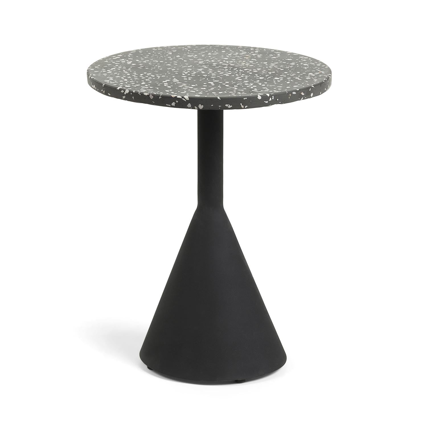 Eleganter Delano Beistelltisch: Schwarzes Terrazzo, stabile Stahlbeine, Ø 40 cm. Ideal für kleine Räume, stilvoll und funktional.