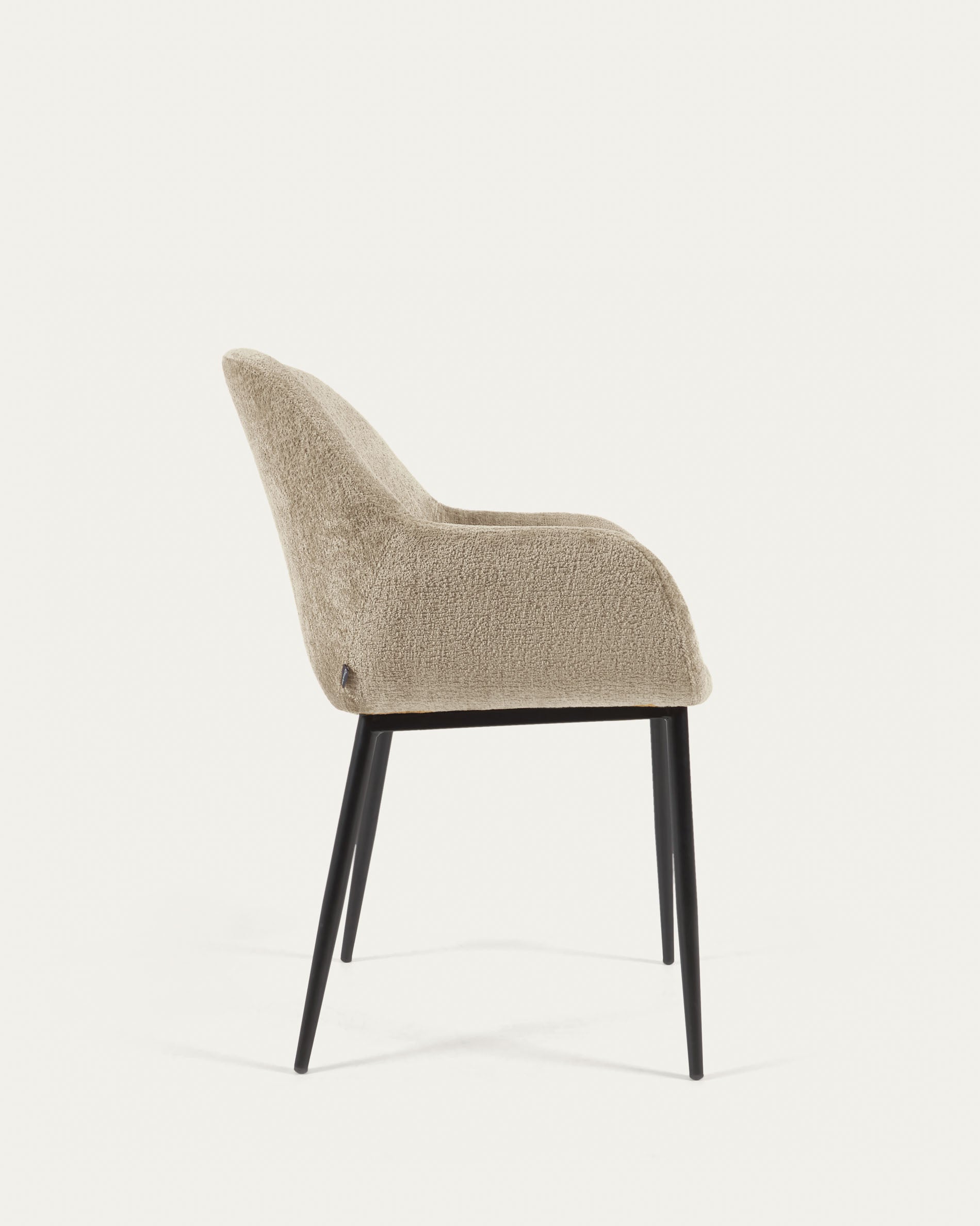 Konna Stuhl aus beiger Chenille mit schwarz lackierten Stahlbeinen FR in Beige präsentiert im Onlineshop von KAQTU Design AG. Stuhl ist von Kave Home