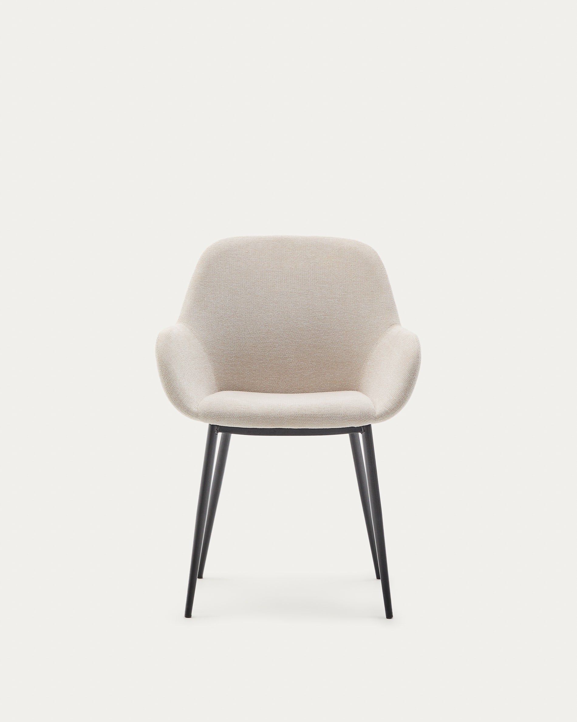 Moderner Stuhl Konna in Beige mit stabilen schwarzen Stahlbeinen, perfekt für zeitgemässe Wohnräume und stilvolles Ambiente.