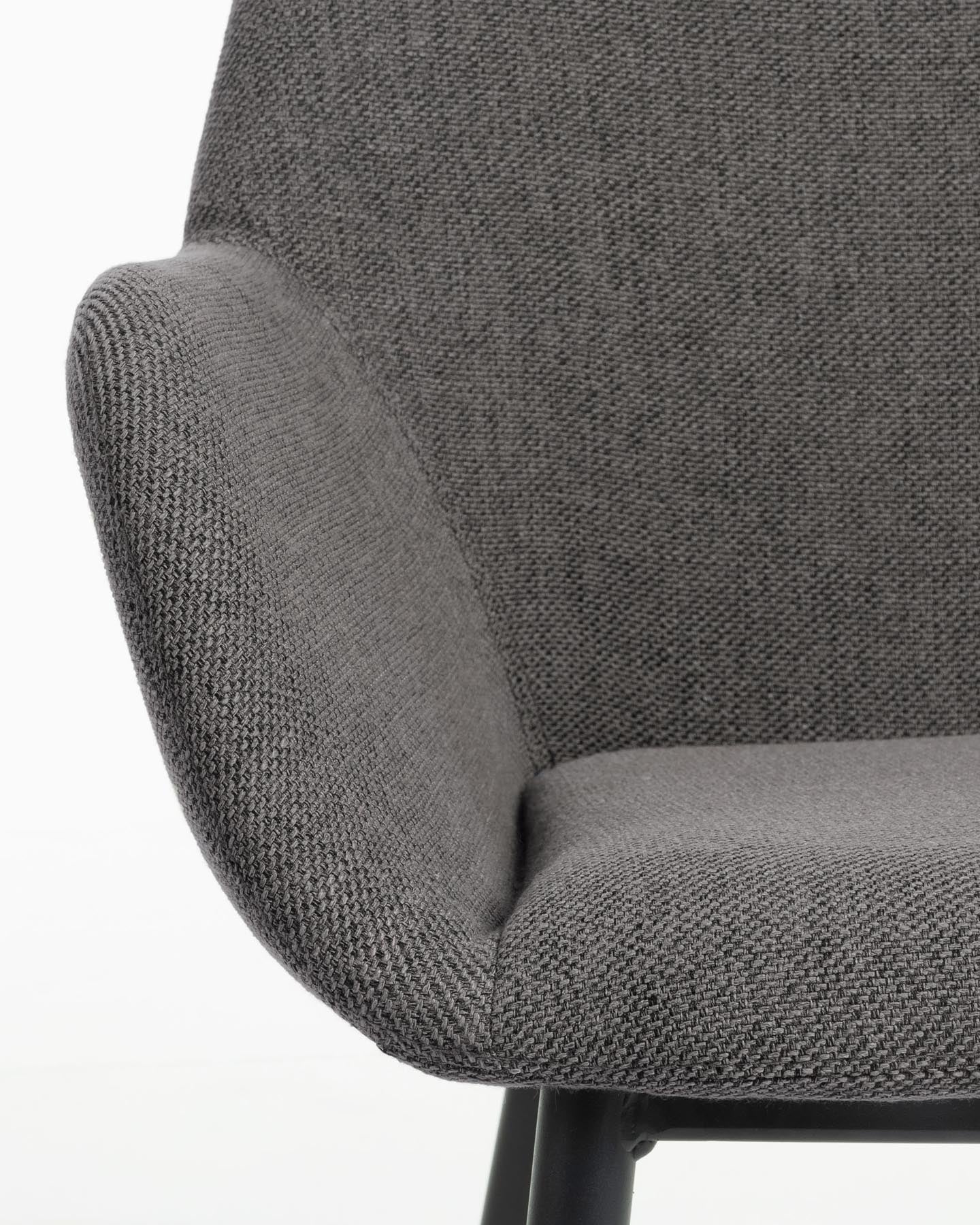 Konna Stuhl in Dunkelgrau mit schwarz lackierten Stahlbeinen FR in Grau präsentiert im Onlineshop von KAQTU Design AG. Stuhl ist von Kave Home