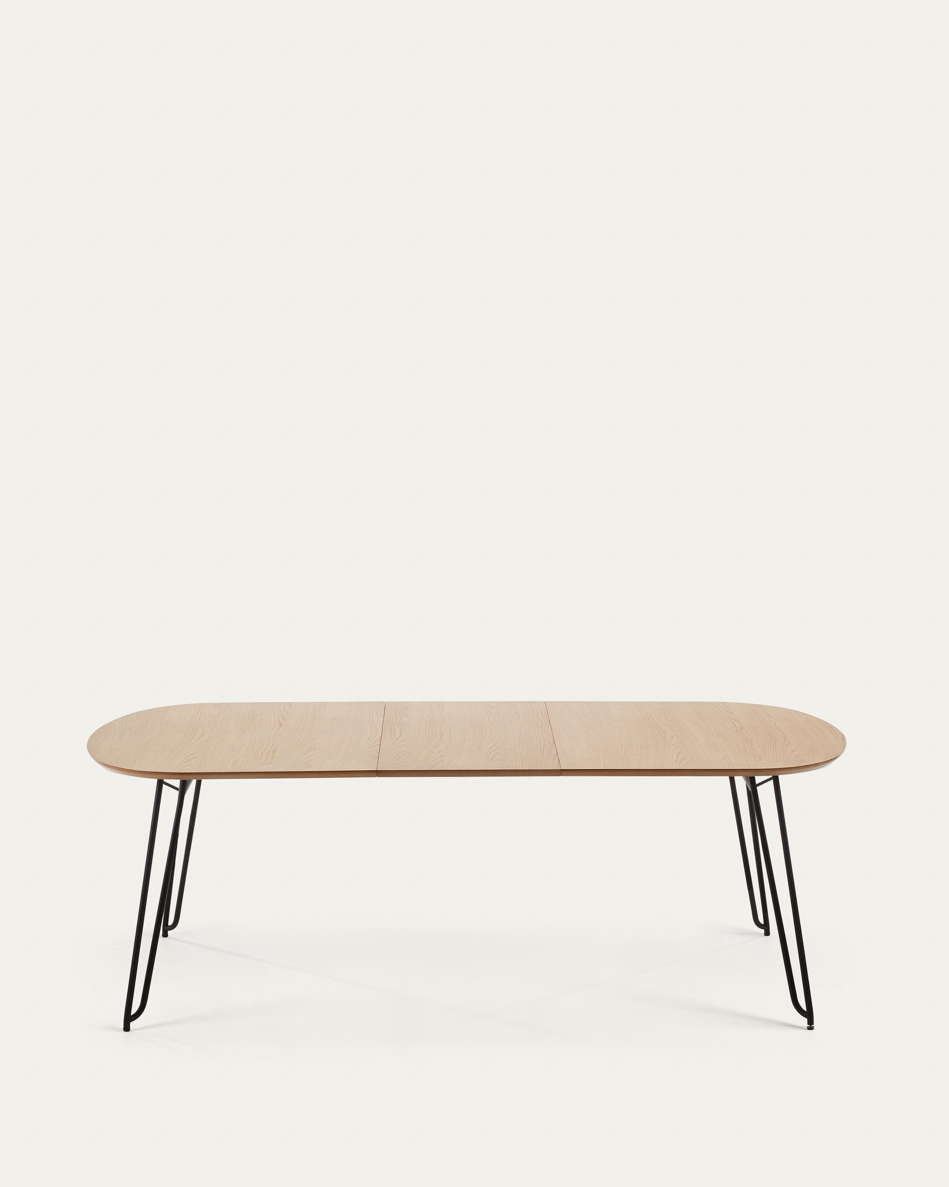 Moderner ausziehbarer Tisch mit Eichenfurnier und schwarzen Stahlbeinen, ideal für stilvolle und funktionale Wohnbereiche.