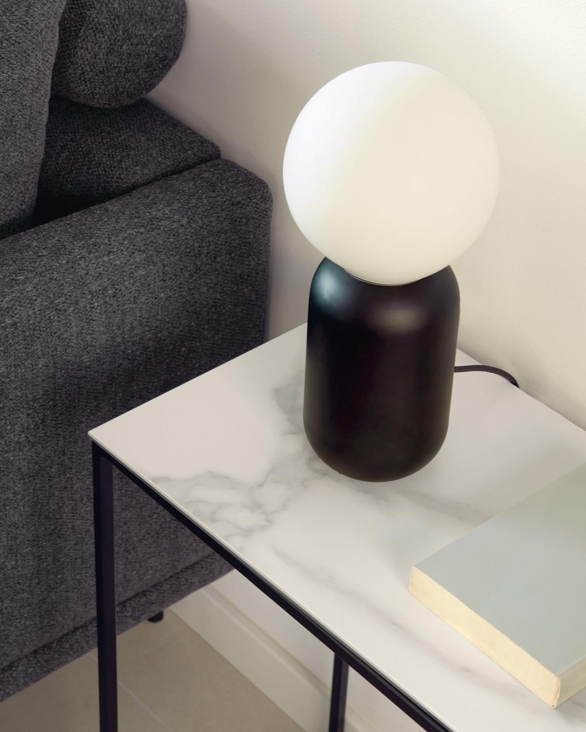 Rewena Beistelltisch: Edles Design mit Kalos Weiss Feinsteinzeug.