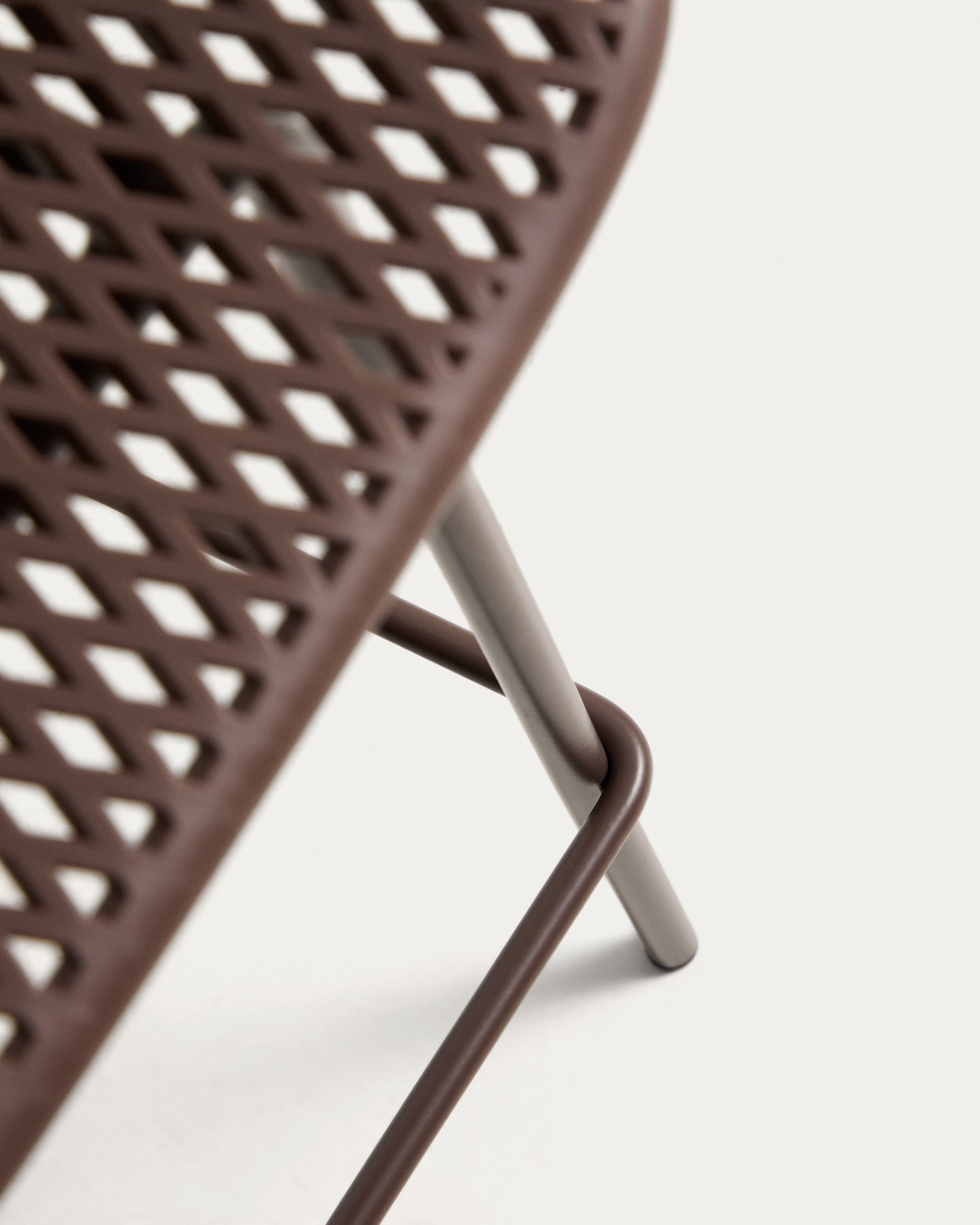 Outdoor-Hocker Quinby in Braun, 65 cm in Braun präsentiert im Onlineshop von KAQTU Design AG. Hocker Outdoor ist von Kave Home