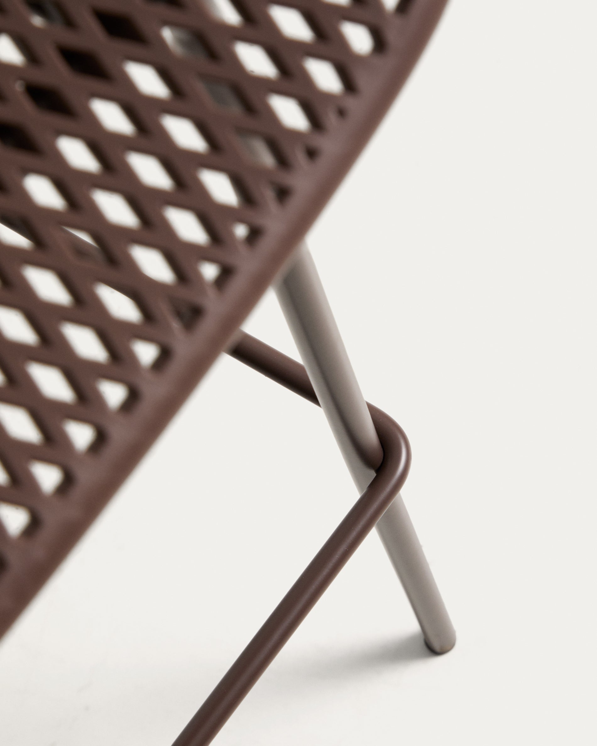 Outdoor-Hocker Quinby in Braun, 75 cm in Braun präsentiert im Onlineshop von KAQTU Design AG. Hocker Outdoor ist von Kave Home