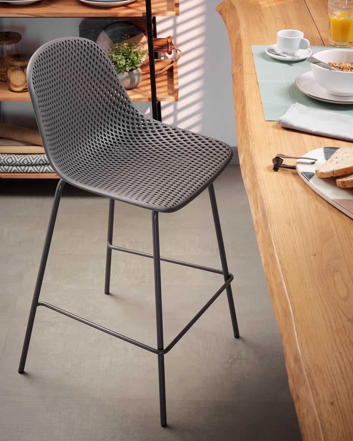Eleganter Quinby Hocker in Grau, 75 cm, für stilvolle Aussenbereiche.
