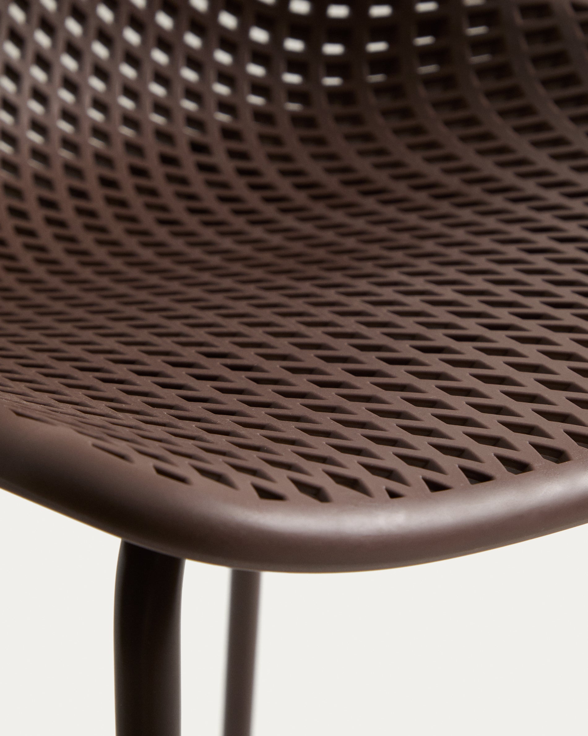 Outdoor-Stuhl Quinby in Braun in Braun präsentiert im Onlineshop von KAQTU Design AG. Gartenstuhl ist von Kave Home