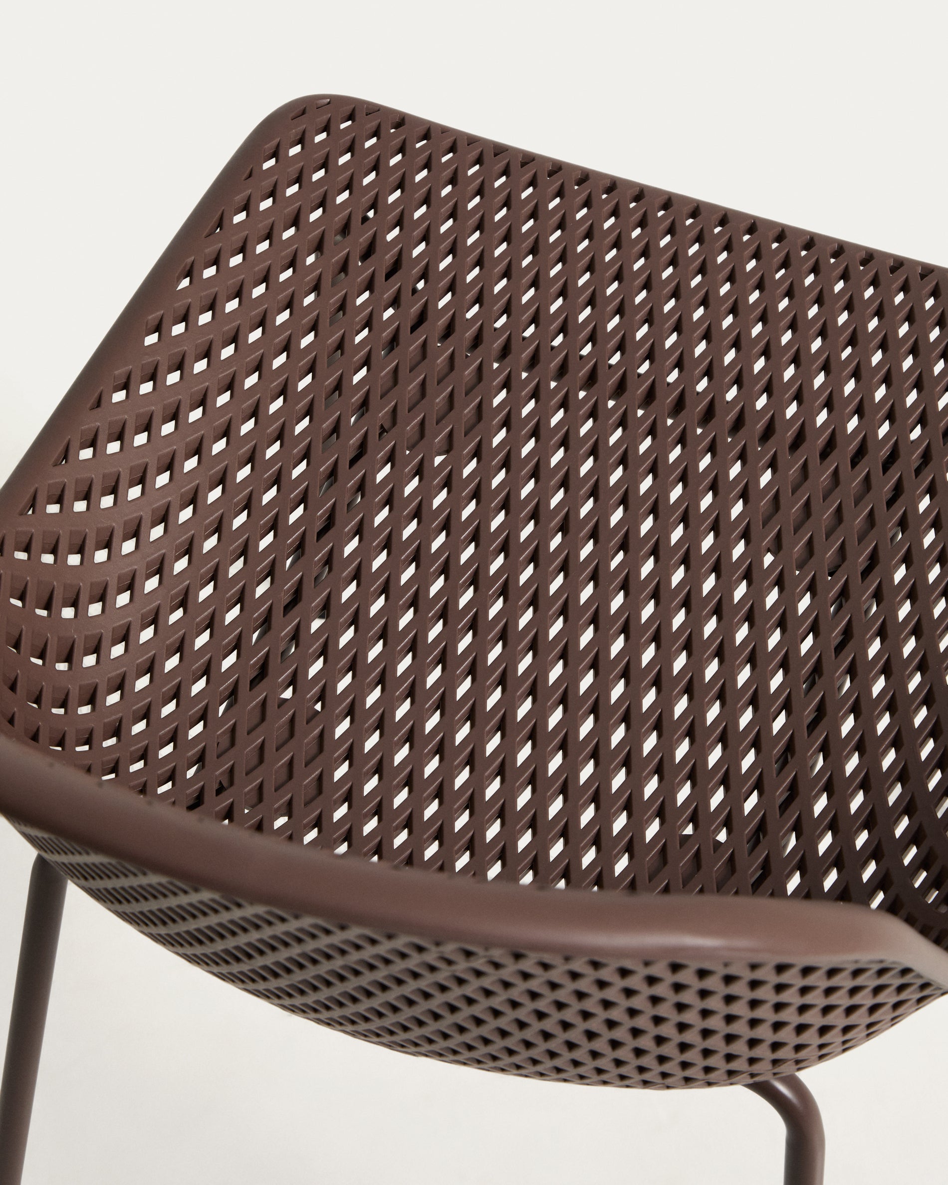 Outdoor-Stuhl Quinby in Braun in Braun präsentiert im Onlineshop von KAQTU Design AG. Gartenstuhl ist von Kave Home