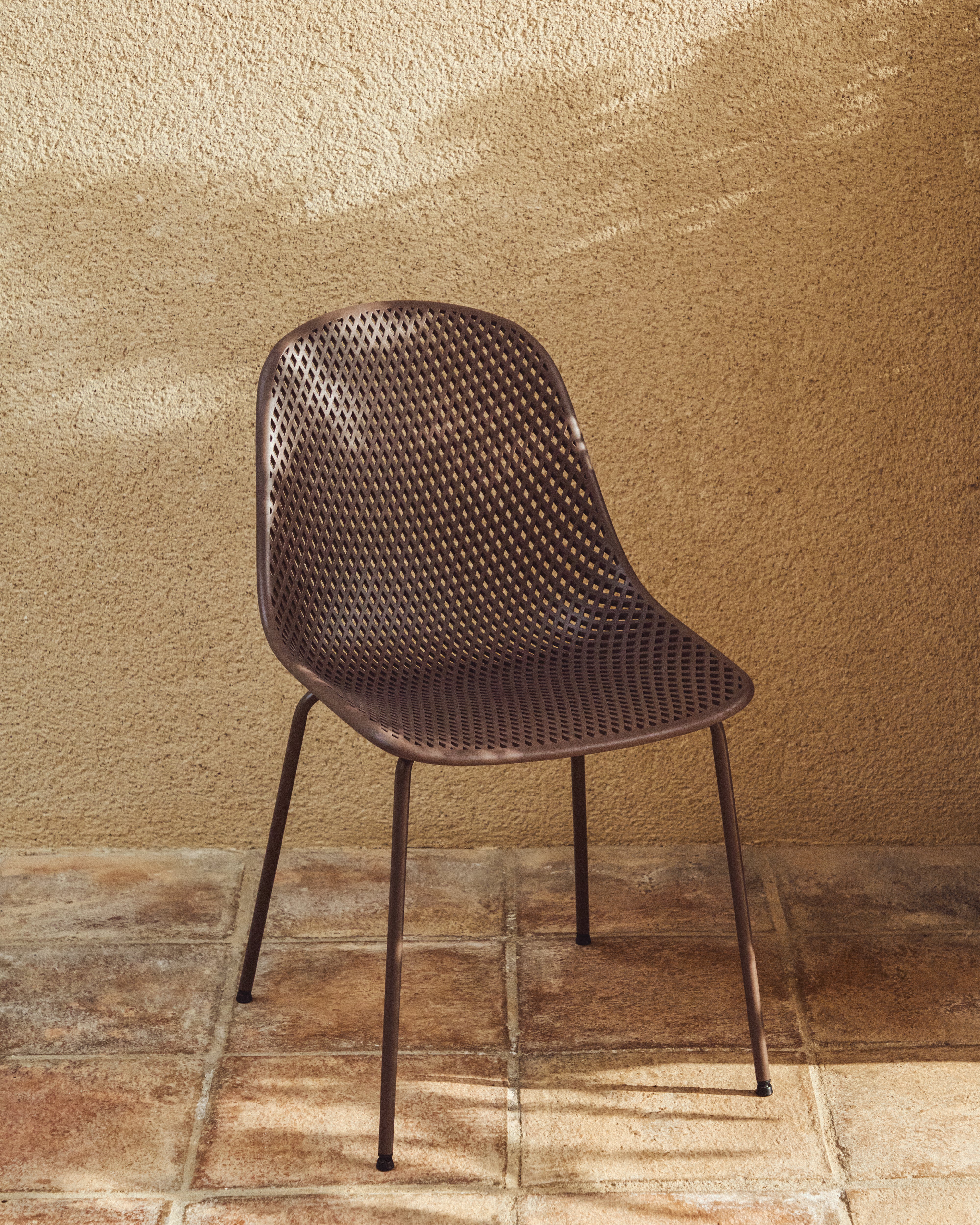 Outdoor-Stuhl Quinby in Braun in Braun präsentiert im Onlineshop von KAQTU Design AG. Gartenstuhl ist von Kave Home