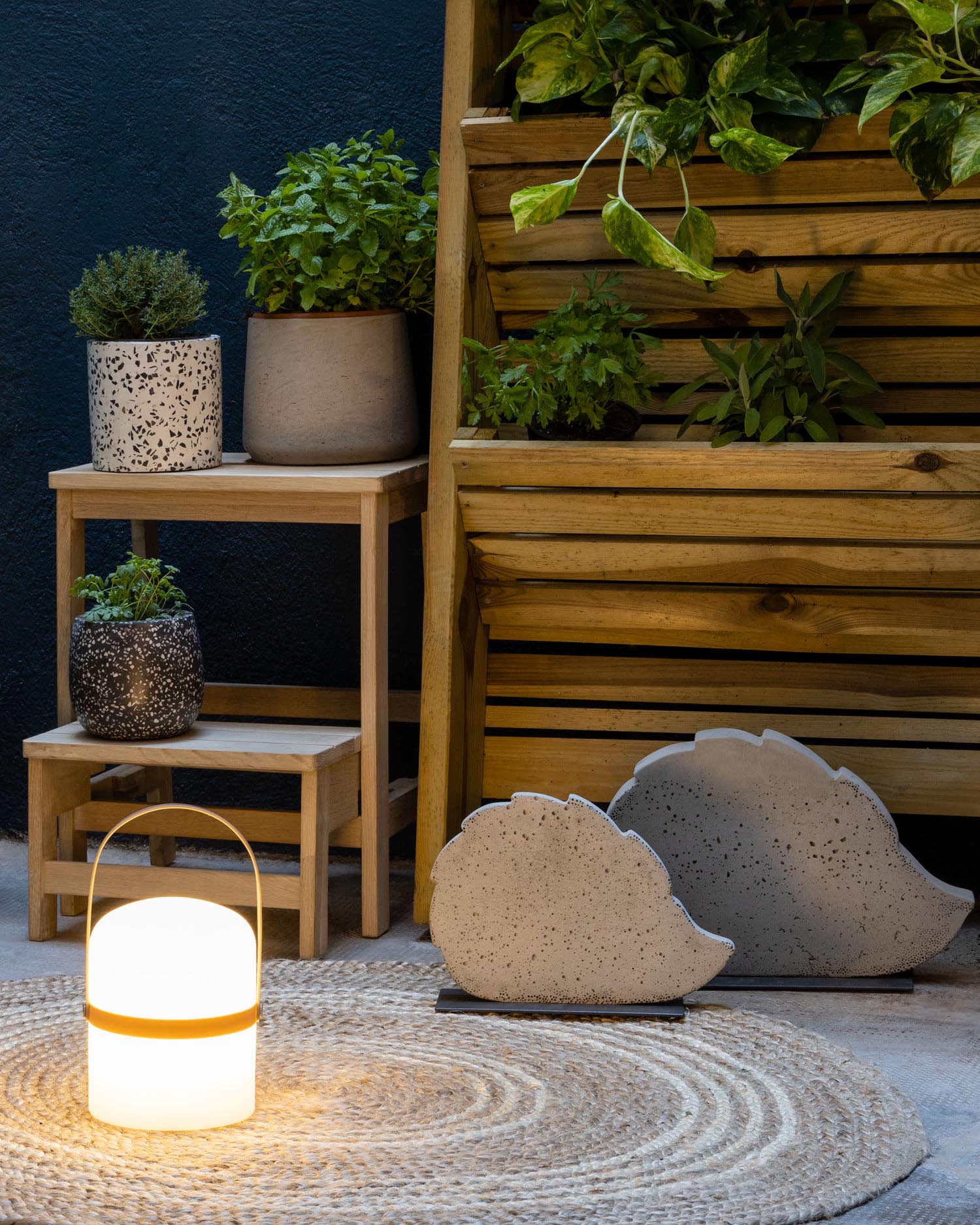 Multifunktionaler Hocker mit Leiter, Modell Nell von Kave Home, 40 x 43 cm, perfekt für Haushalt und vielseitige Anwendungen.